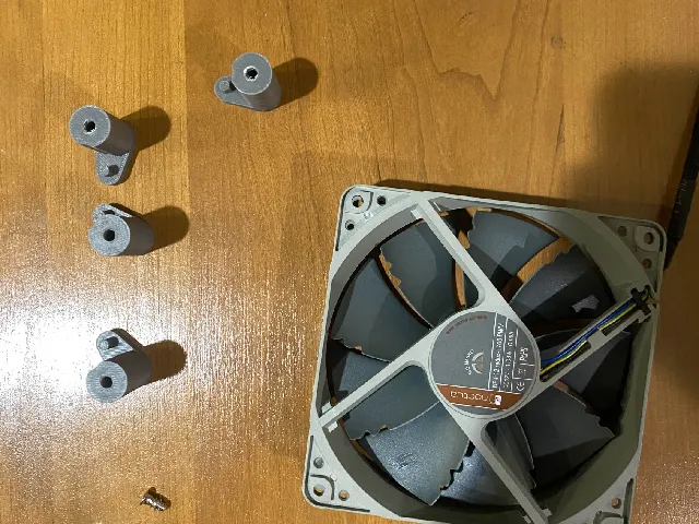 120 MM -> 140 MM PC case fan frame/mount
