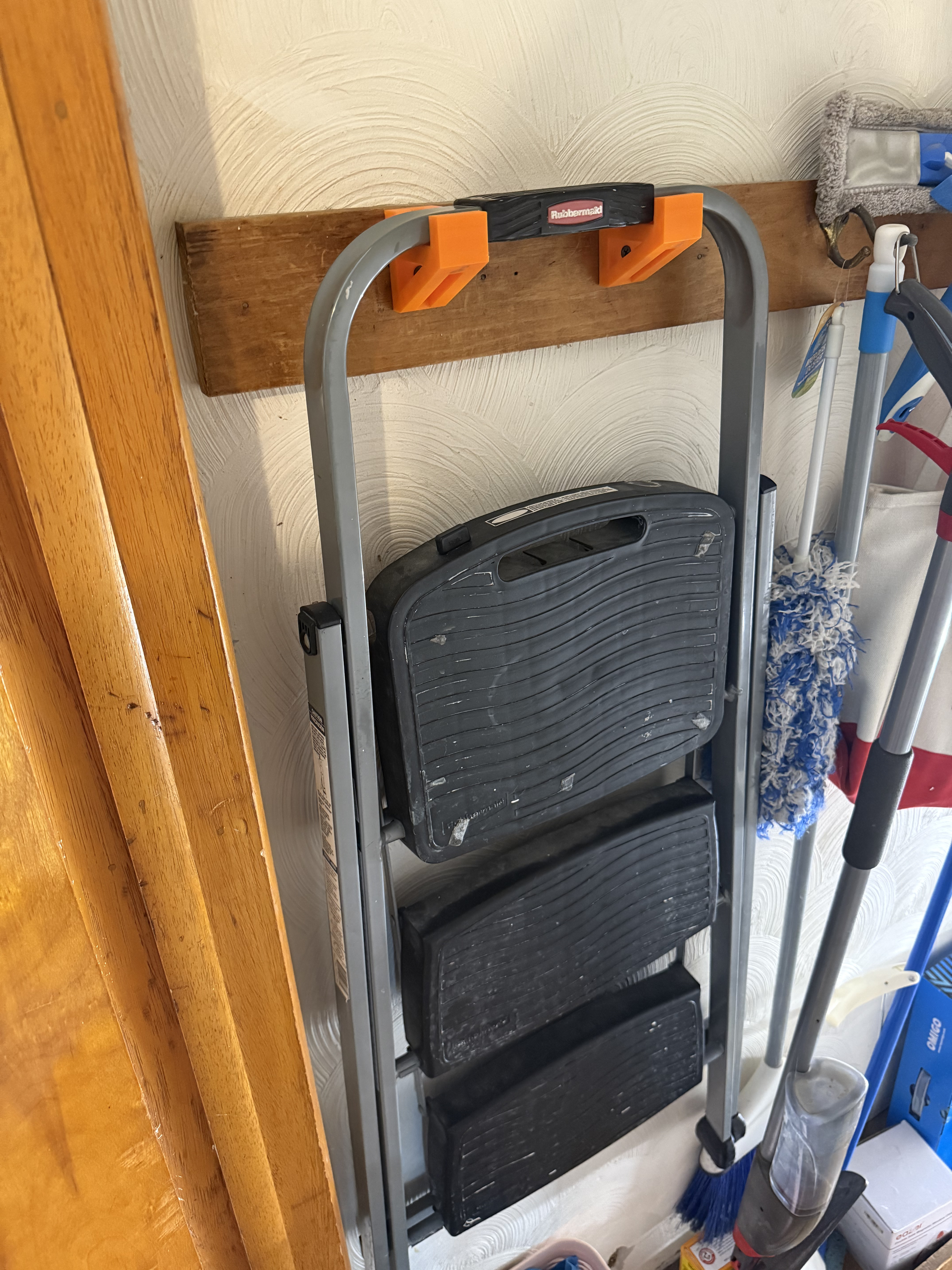 Rubbermaid Stepladder Bracket