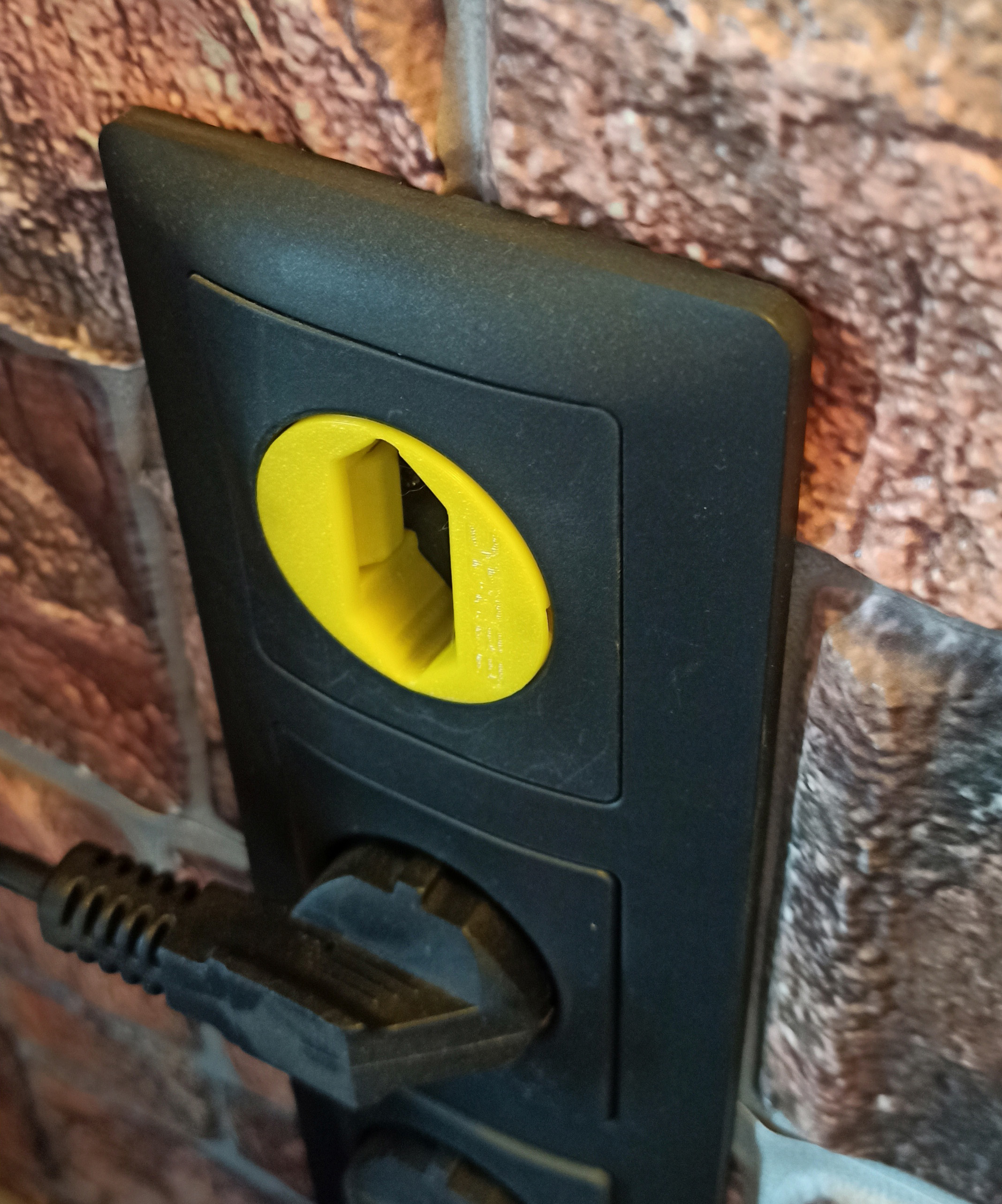 Europlug Schuko Adapter - tighter fit / 13.9 mm version