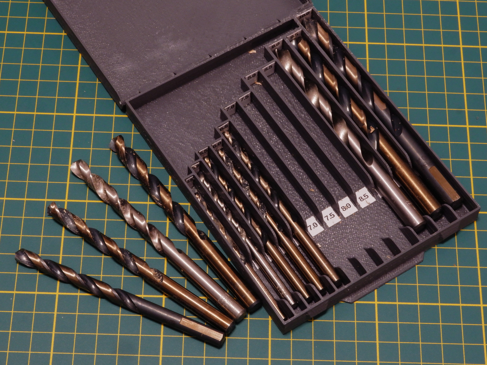 Highly customizable snug box (lidded) for drill bits