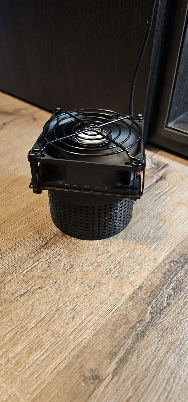 Silica gel dry box with 80mm fan