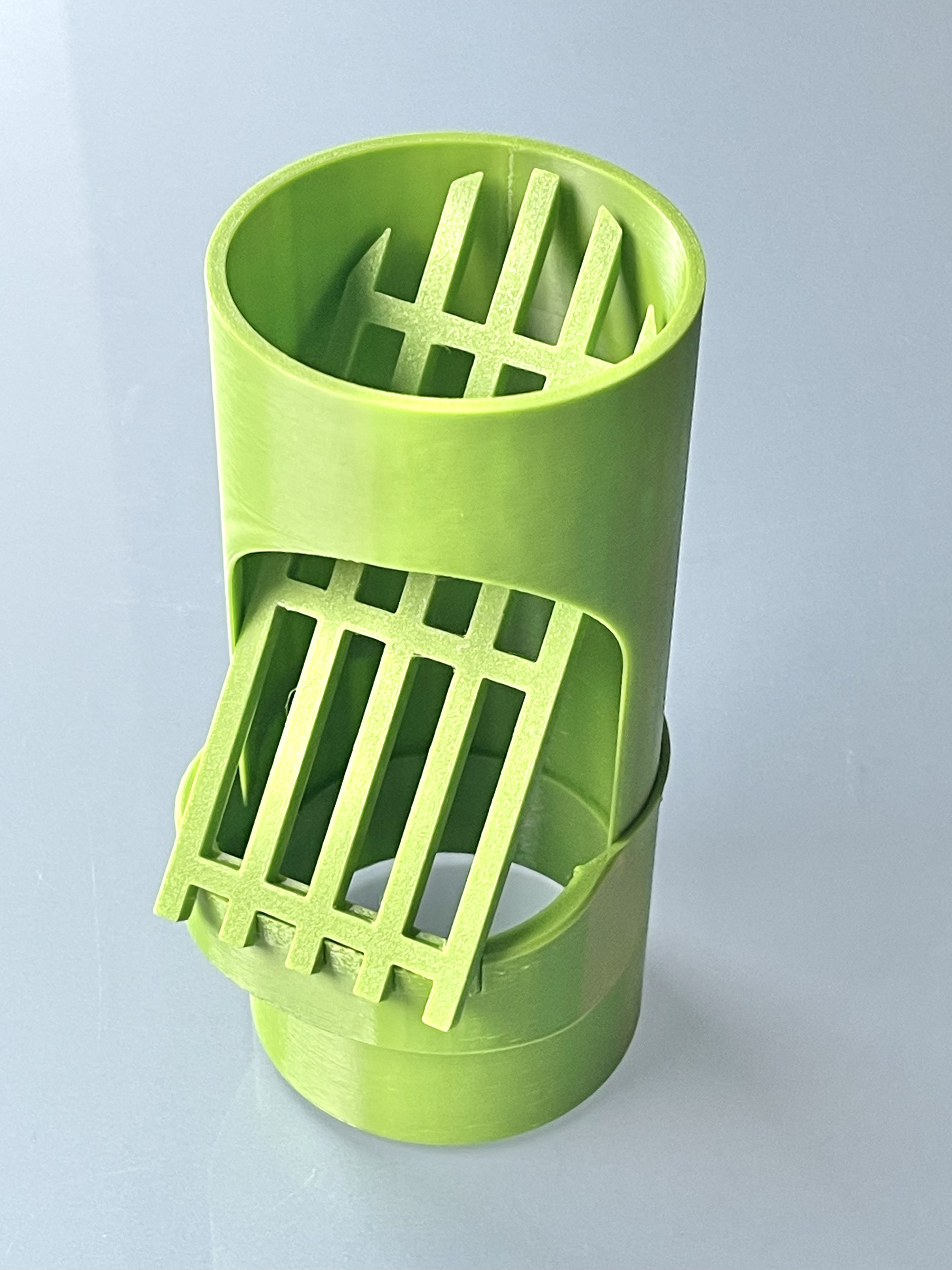 Leaf catcher for 70- and 80-mm PVC downspouts