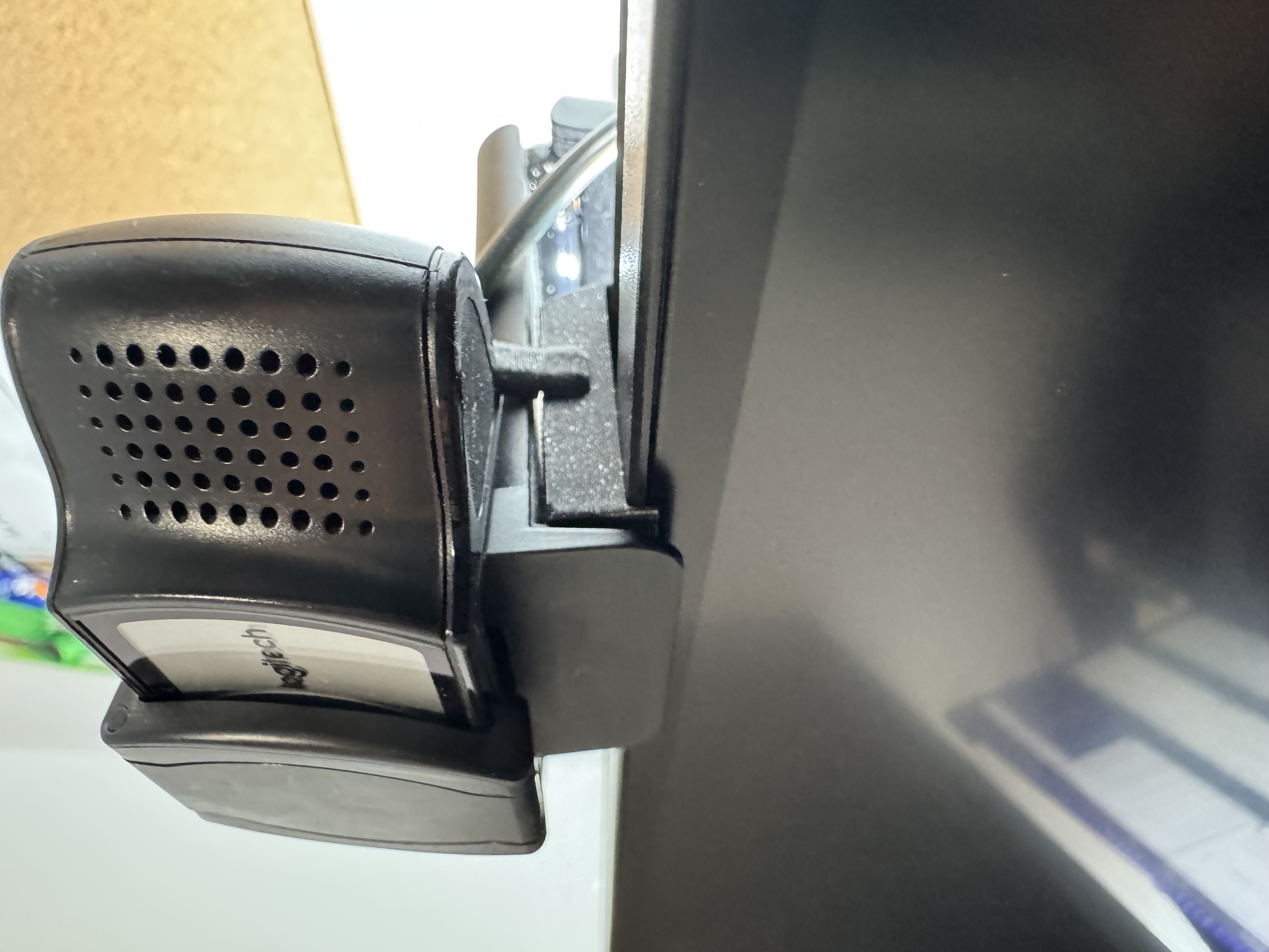 Logitech Webcam Clipping Spacer (Dell Monitor)