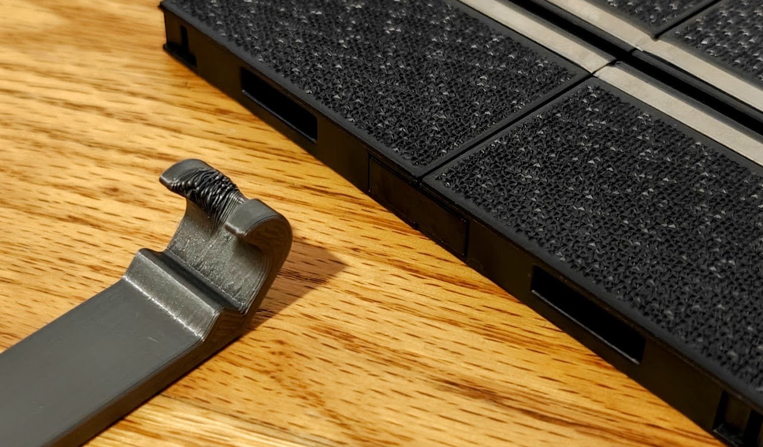 EZ-Pry Policar Track Clip Removal Aid