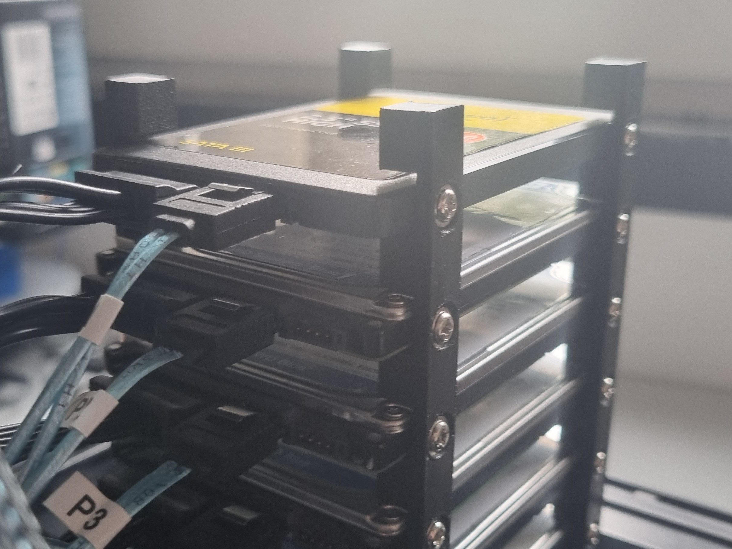 Miniatura 2 do modelo 3D HDD Stack Rack – 2.5" Drive Bracket