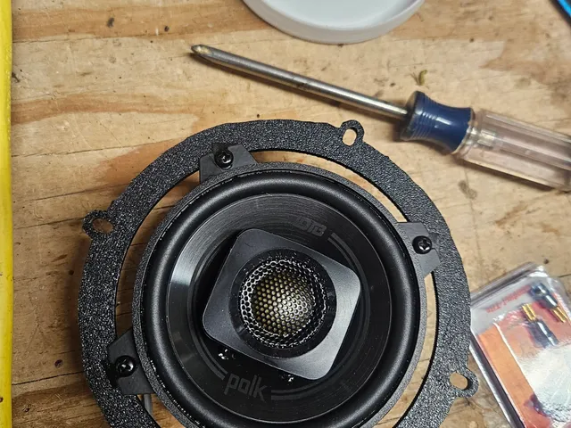 5.25  to 4 inch Speaker Adapter remix