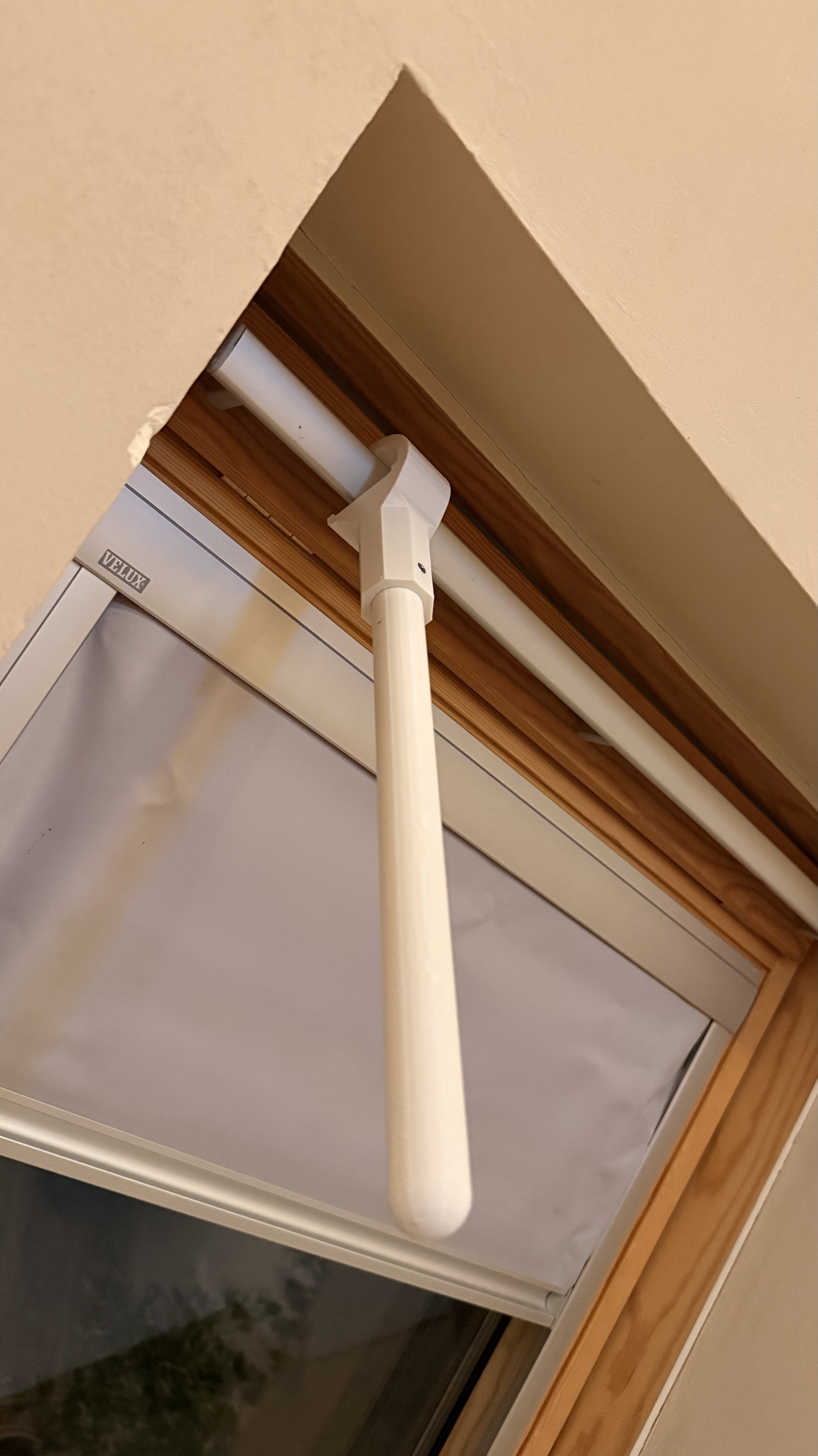 Handle for "Velux hook for centre pivot roof window"