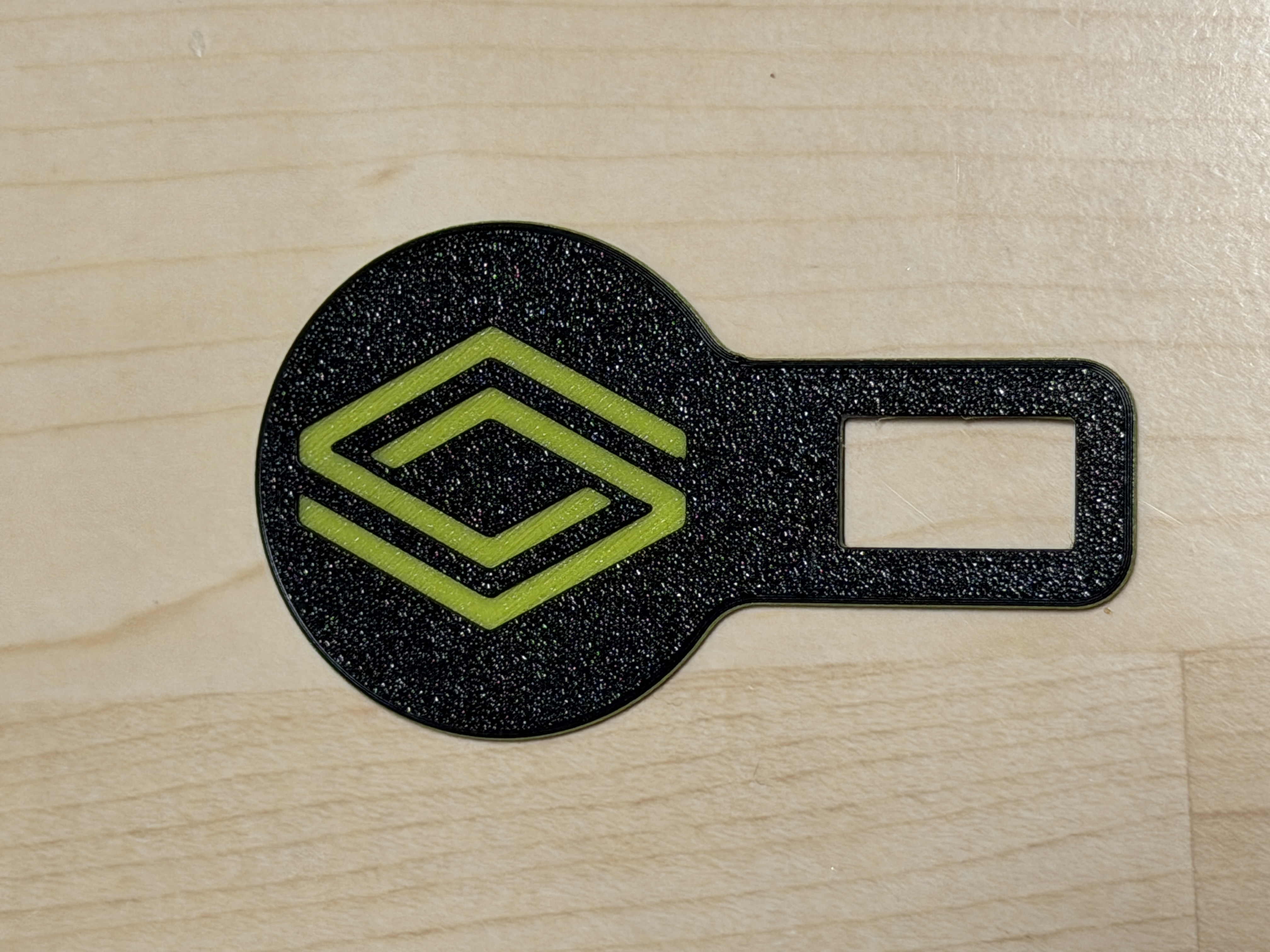 Gurtstecker mit Renault Logo