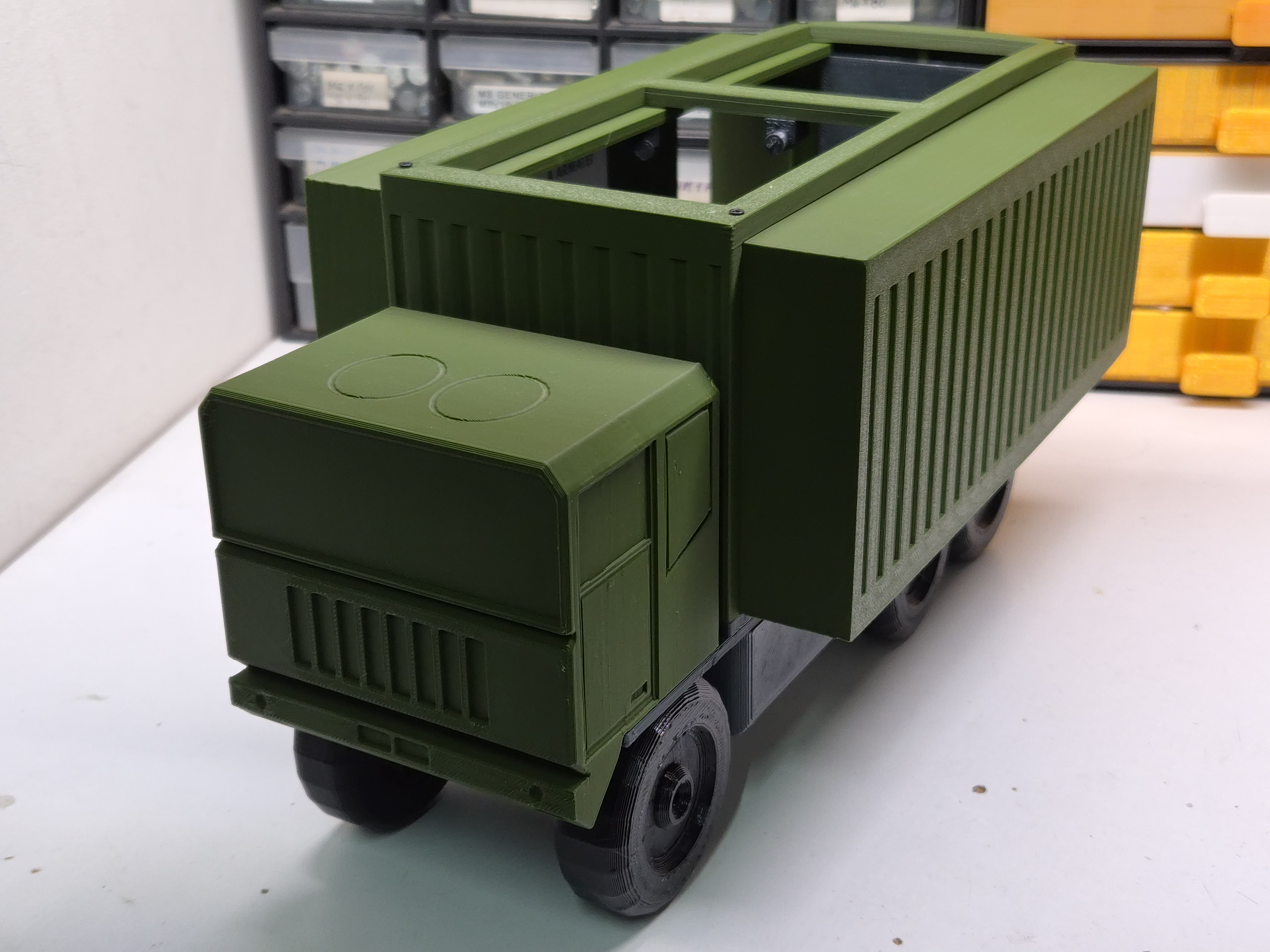 Heavy Tactical Truck with Multimedia Container ISO 20 — miniatura 13