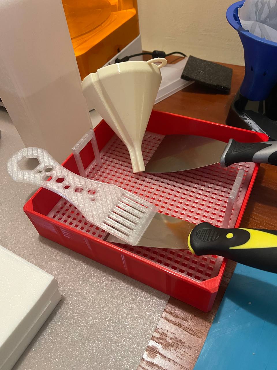 Resin Printing Tool Drip Tray with Removable Grid Insert