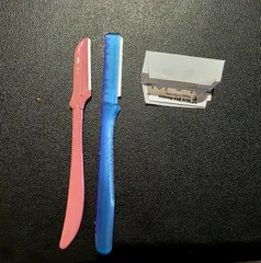 Eyebrow/Mustache Safety Razor