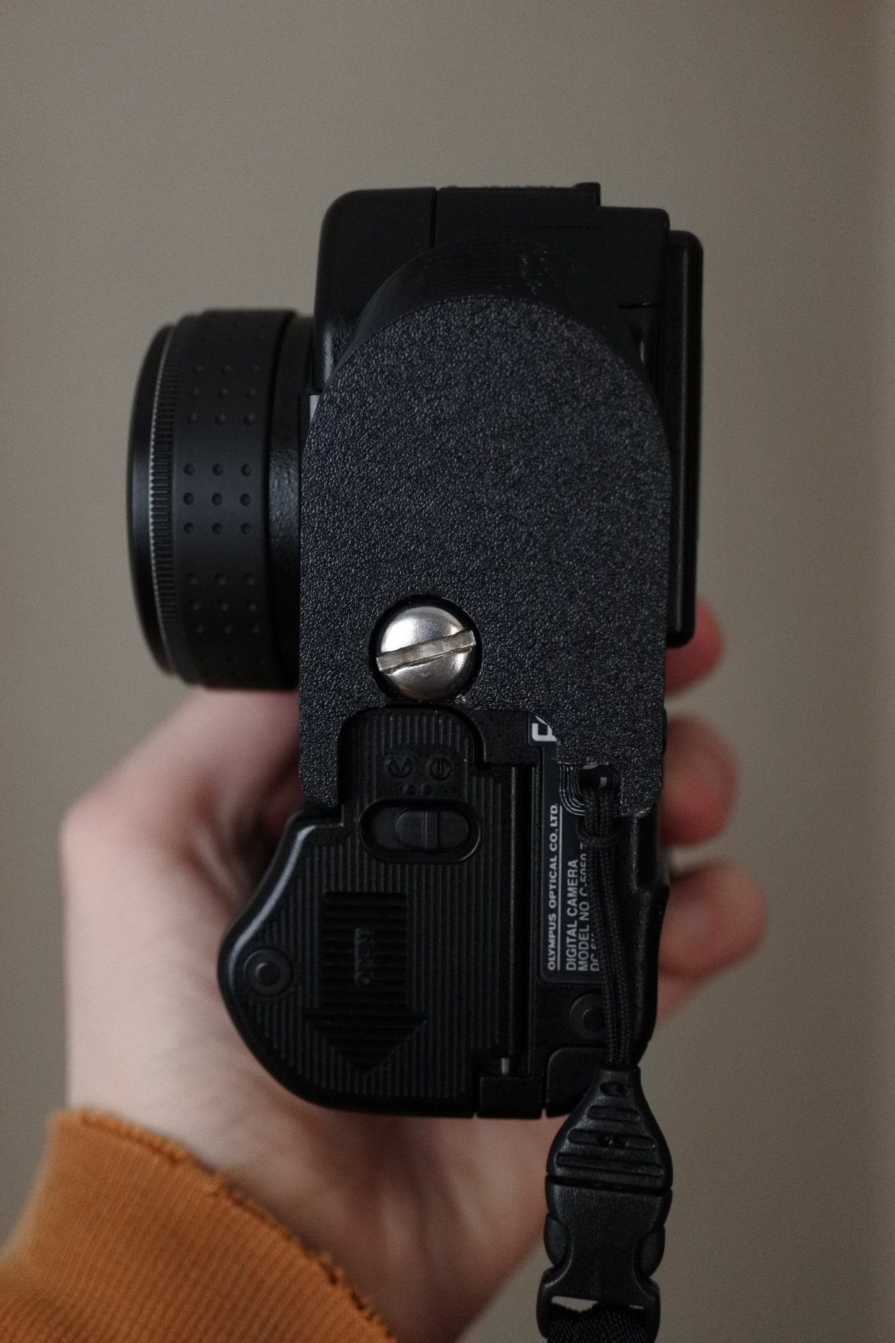 Olympus C-5050 rounded compact arca tripod plate