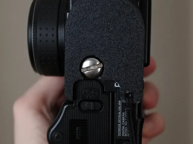 Olympus C-5050 rounded compact arca tripod plate
