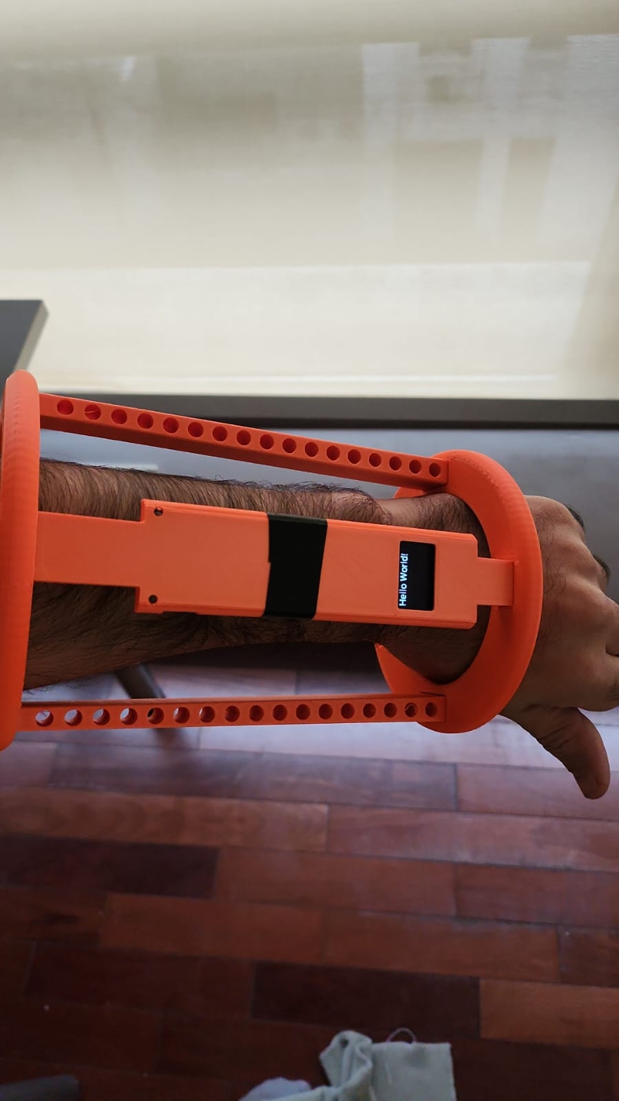 Miniatura 2 do modelo 3D Forearm Armor MK3 With Esp32 Microcontroller Mount
