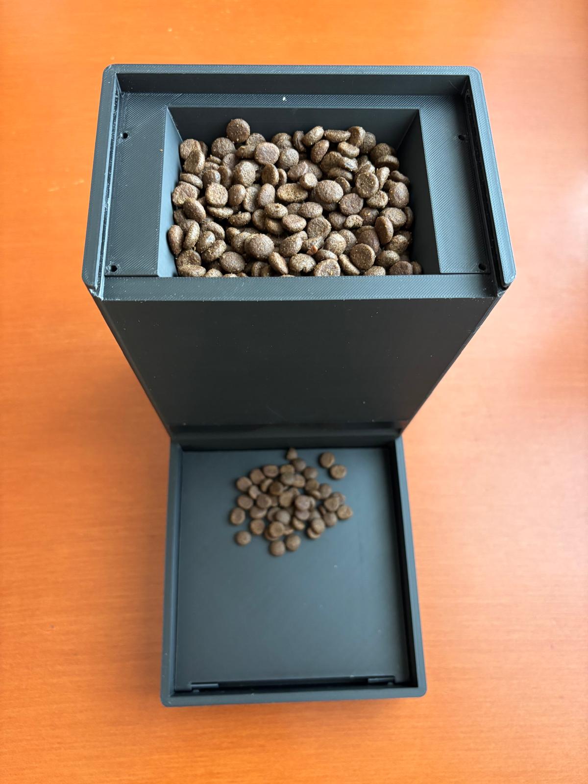 Miniatura 7 do modelo 3D Automatic Pet Feeder
