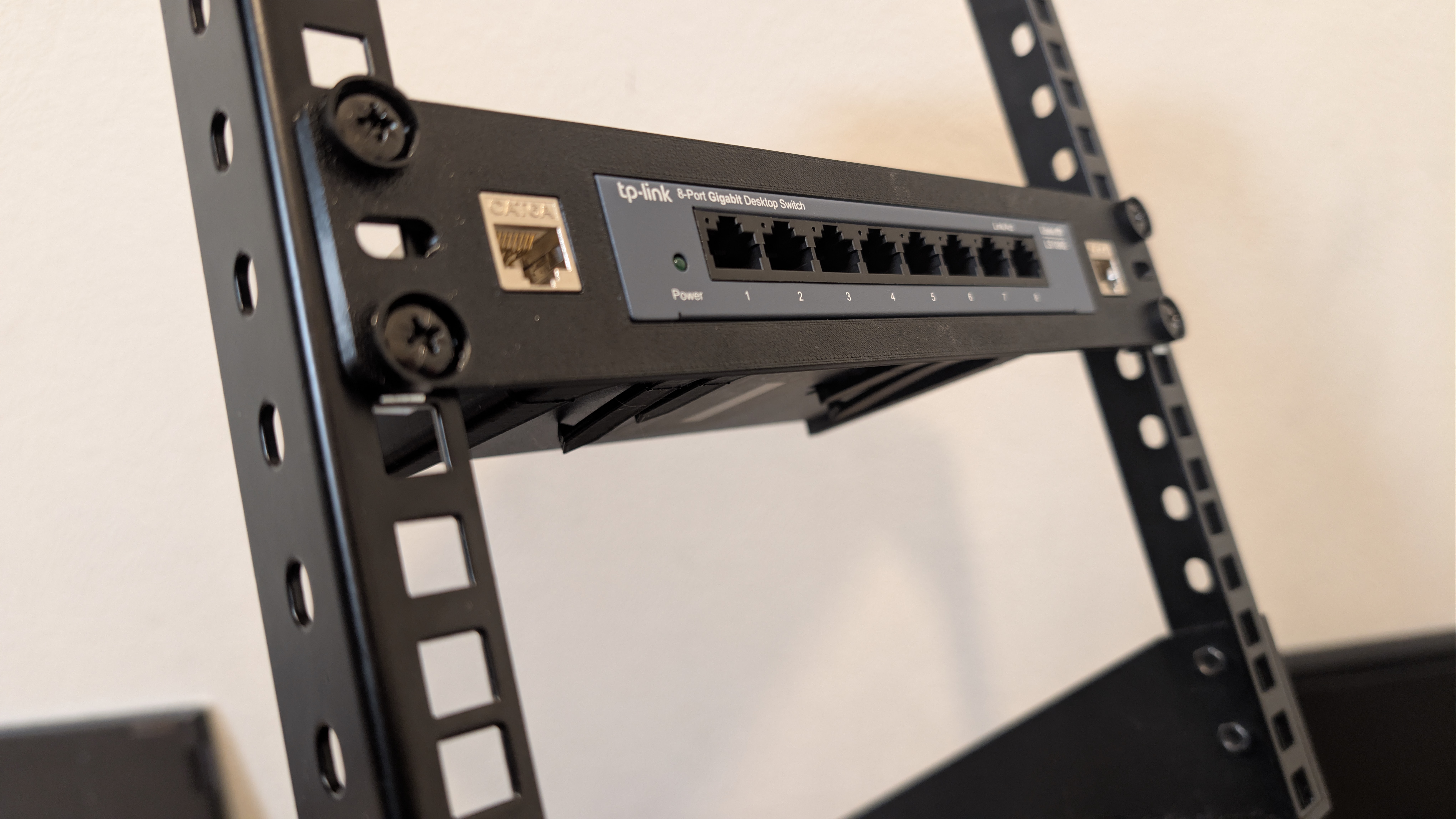 10inch Rackmount, TP-Link LS108G, TL-SG108 and 2 Keystones, FreeCAD 3D model