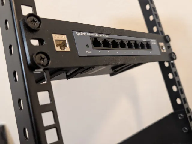 10inch Rackmount, TP-Link LS108G, TL-SG108 and 2 Keystones, FreeCAD