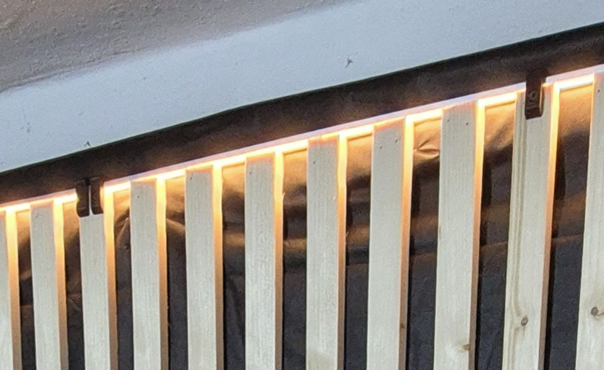 Clip to mount aluminium profile for LED strip
