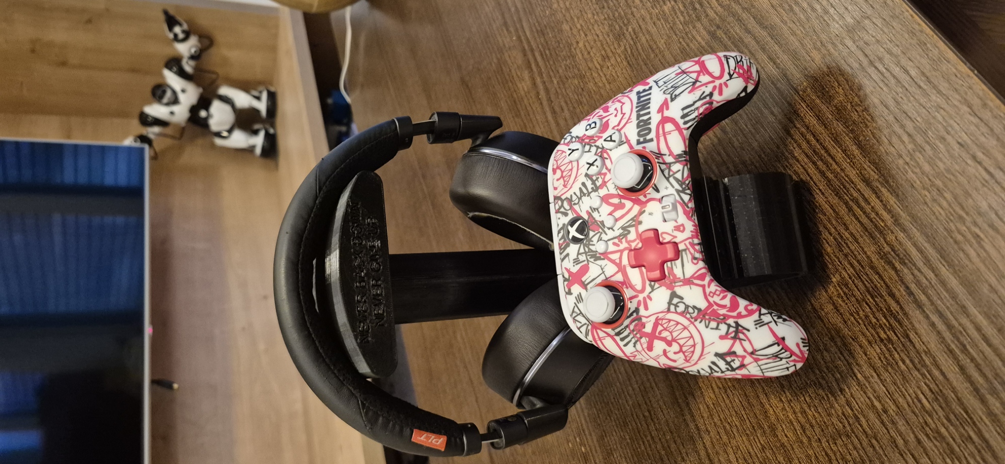 Universal Headphone & Controller Stand / Univerzální stojan na sluchátka a ovladač