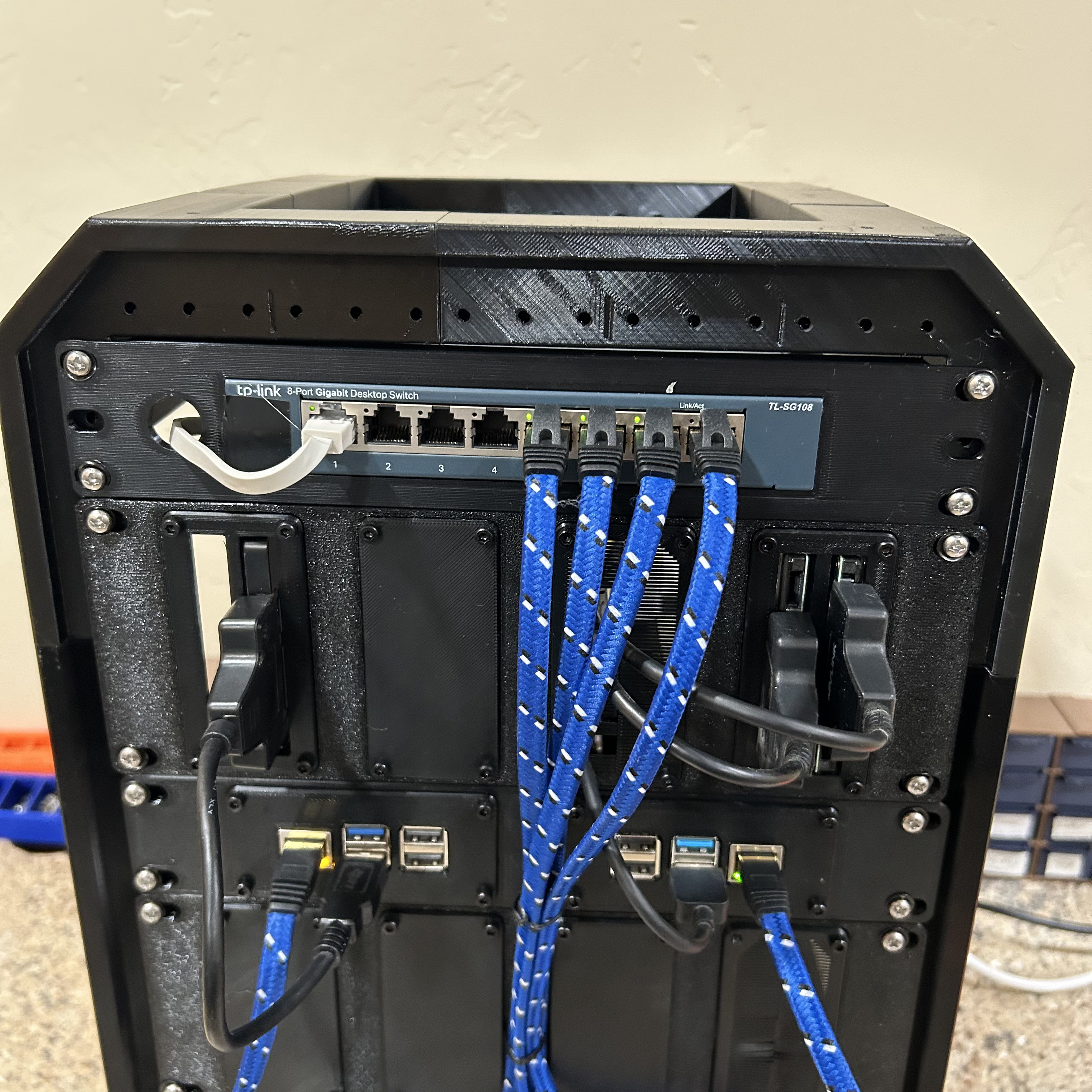 10" Mini Rack TL-SG108 with hole mount