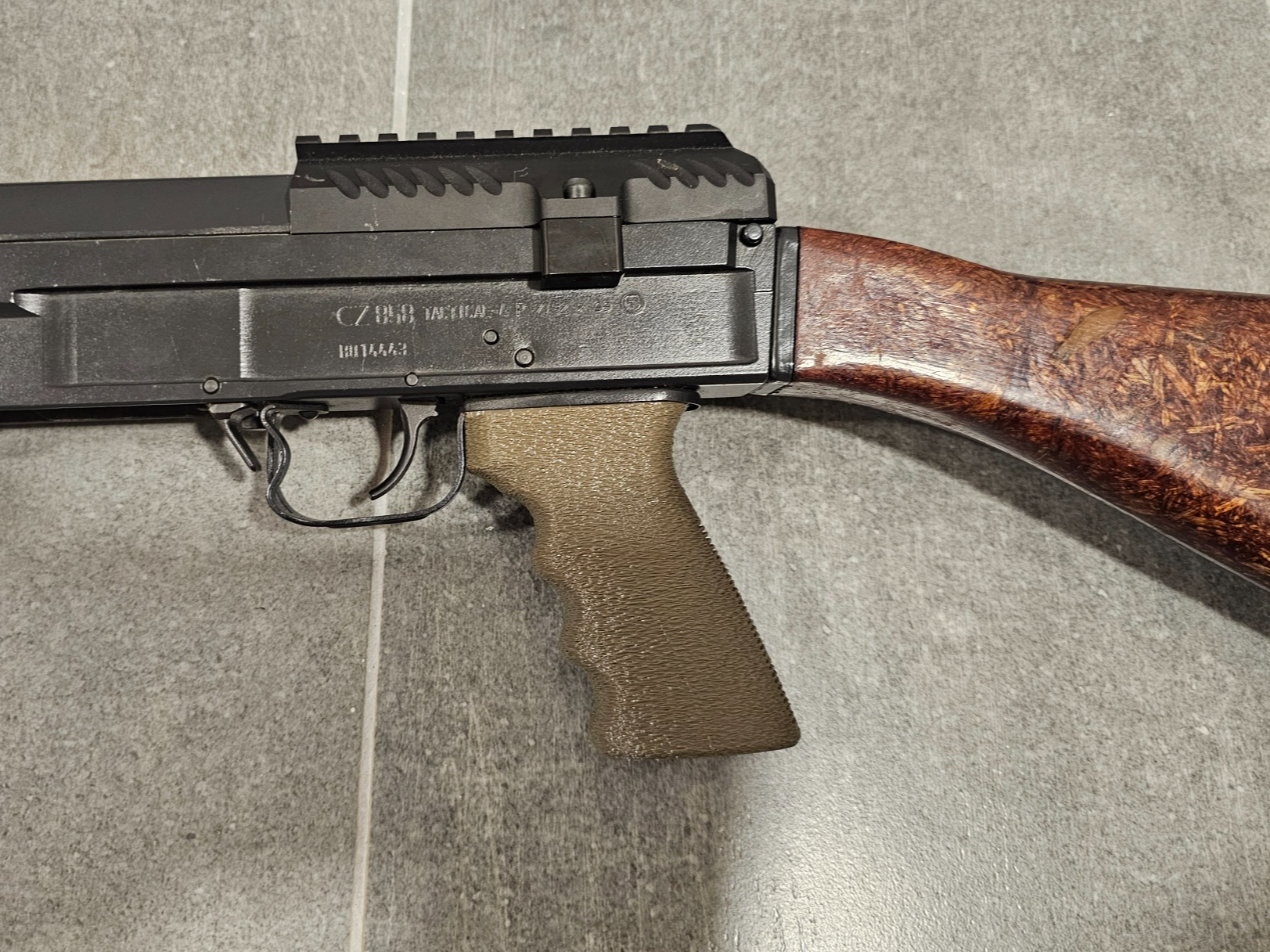 vz 58 pistol grip