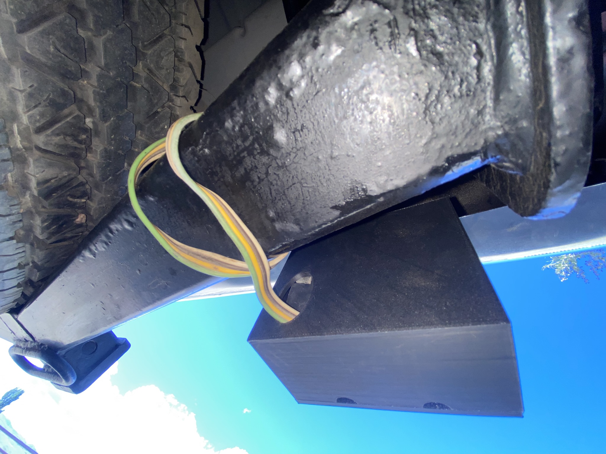 Automotive Trailer Connector/Wire Box w/ Magnetic Door — miniatura 5