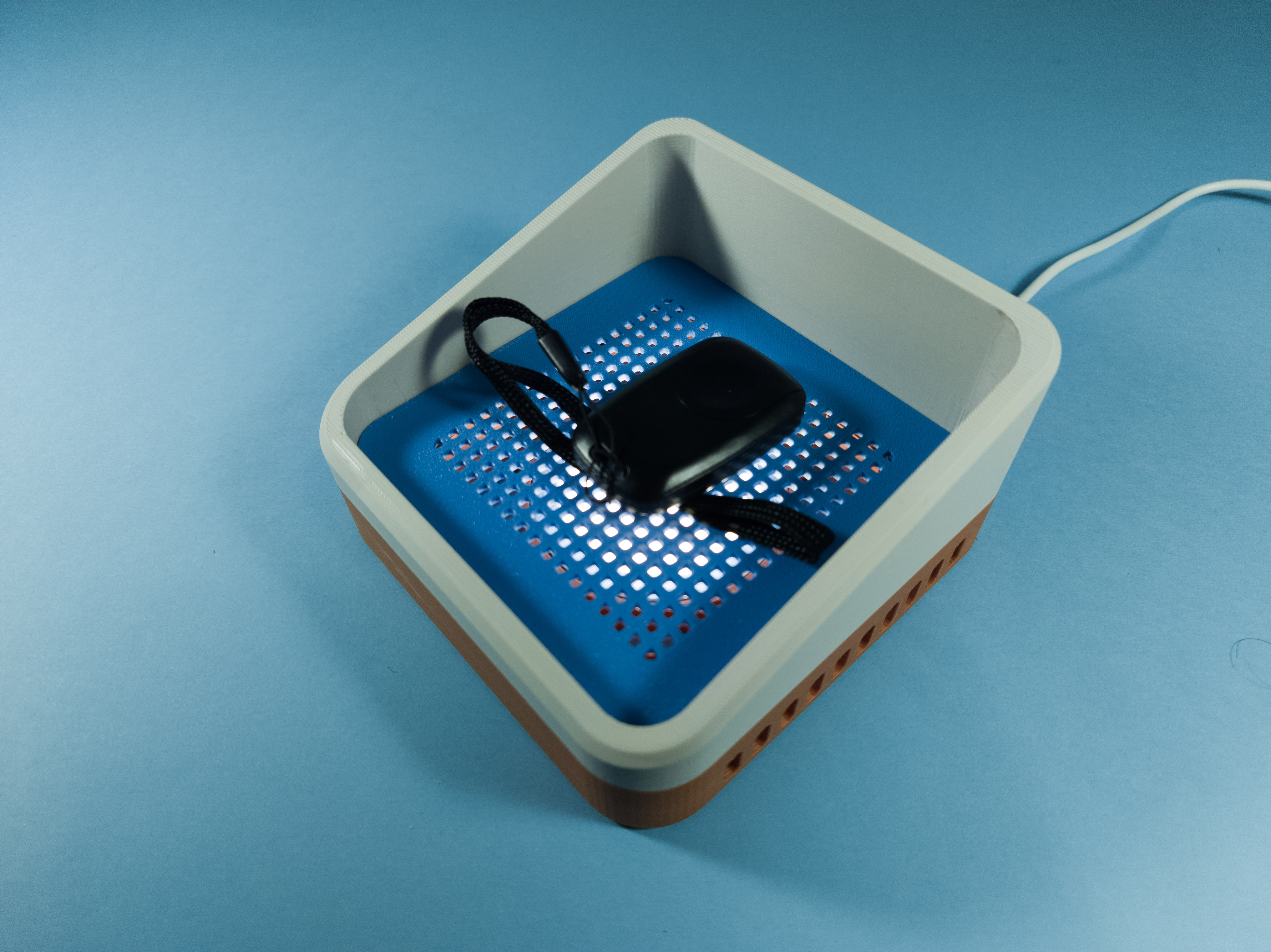 Customizable tray with lighting