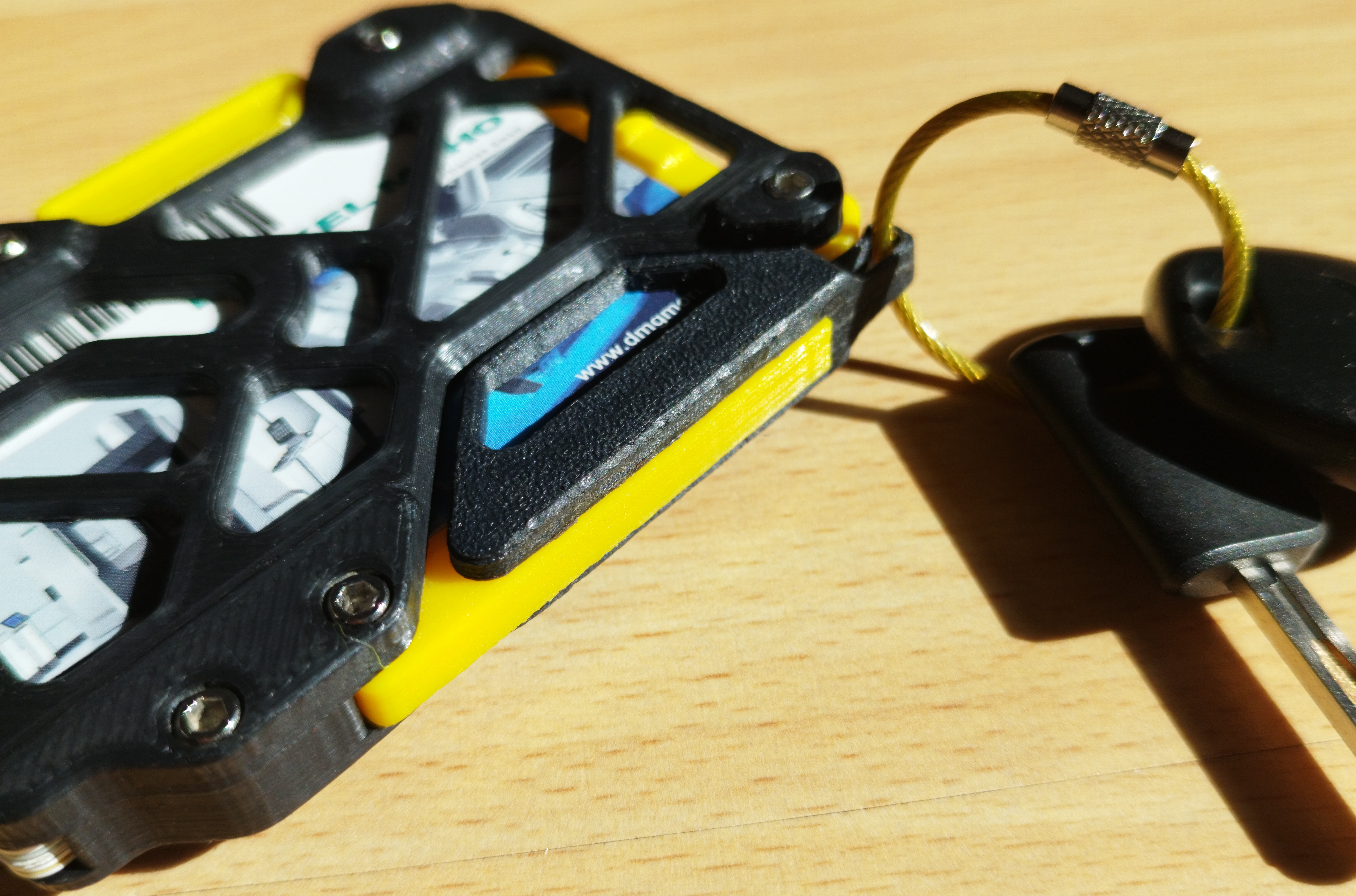 Magnetically Attached Keychain for 6 Card Wallie 3D model thumbnail