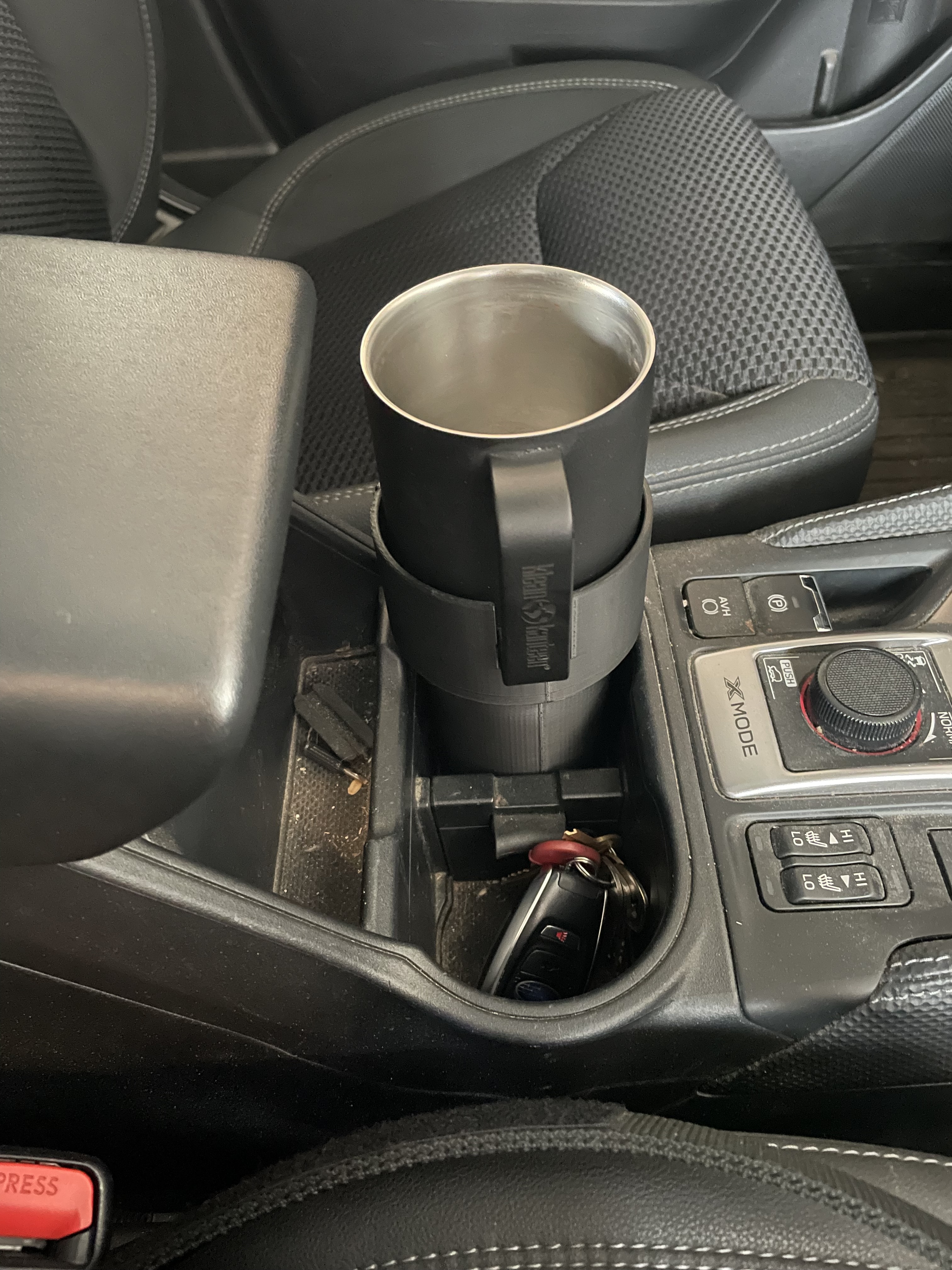 Cup holder extension/adapter for mugs