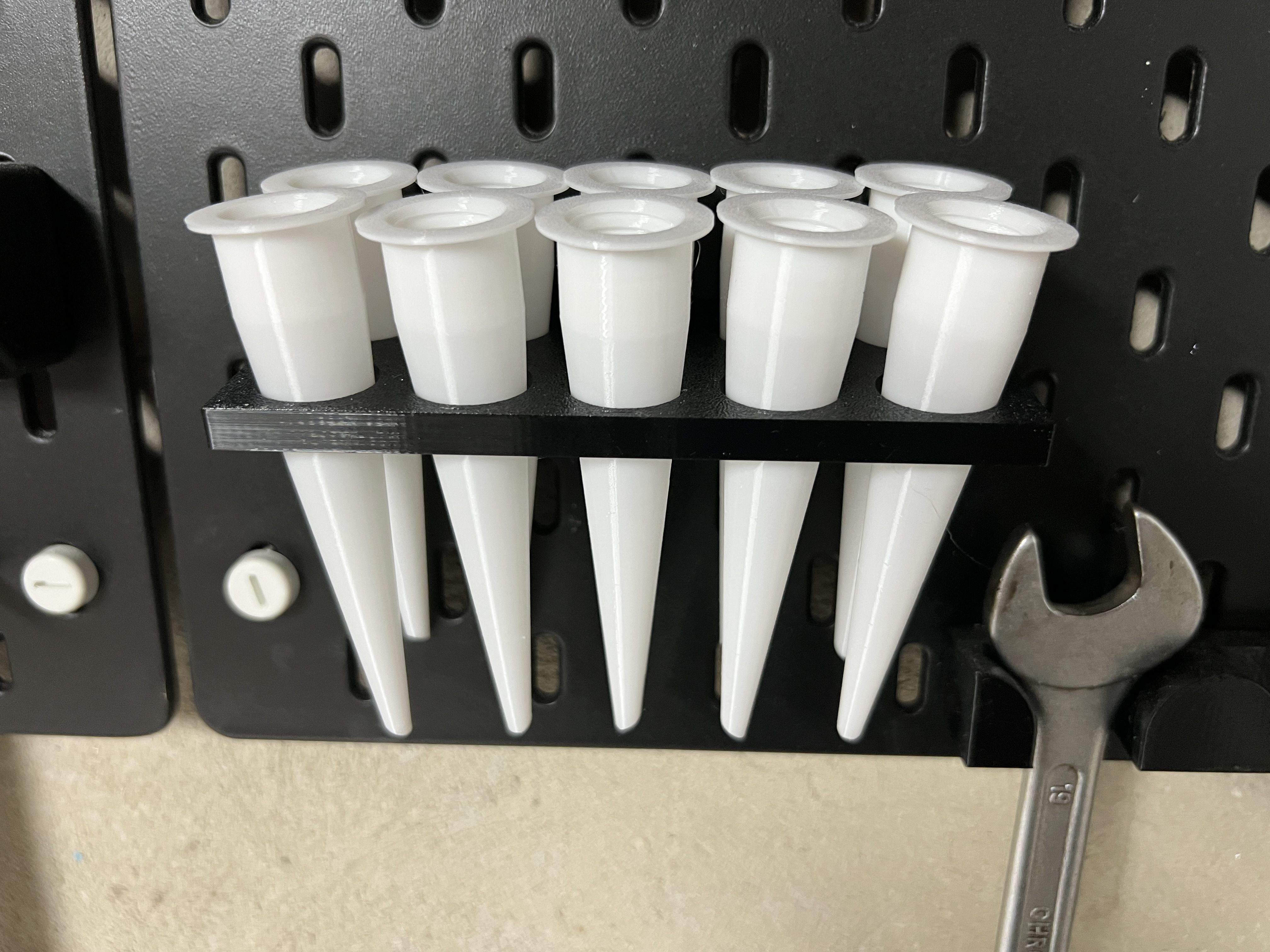 Skadis silicone nozzle holder