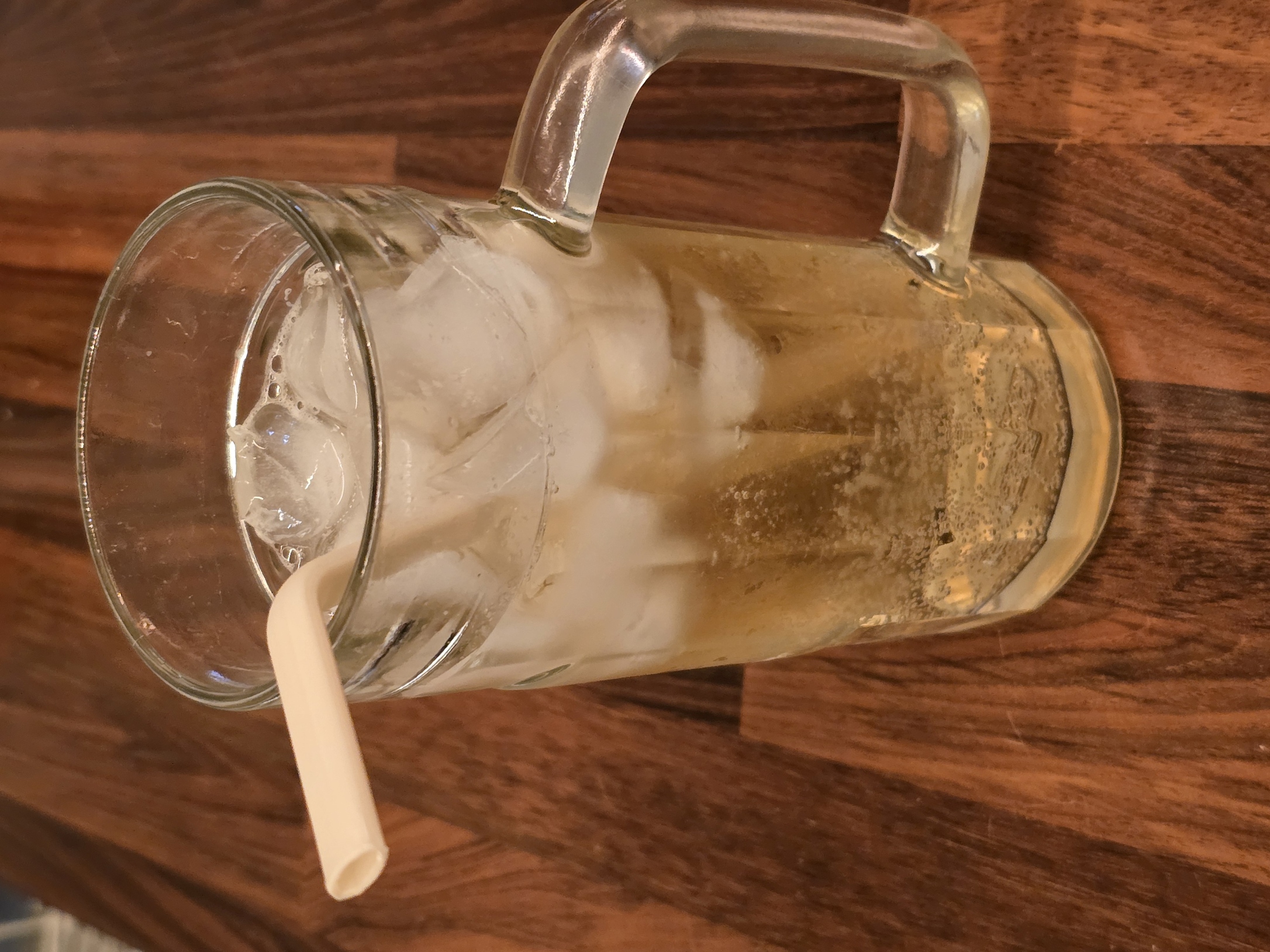 Straw, Strohhalm mit Knick