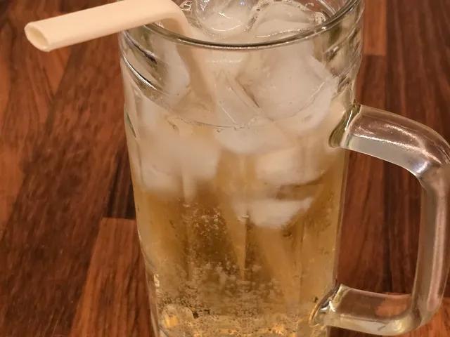 Straw, Strohhalm mit Knick