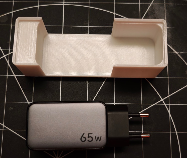 USB-C Charger 65W (e.g. UGREEN) Gridfinity 1x3x6u (stackable)