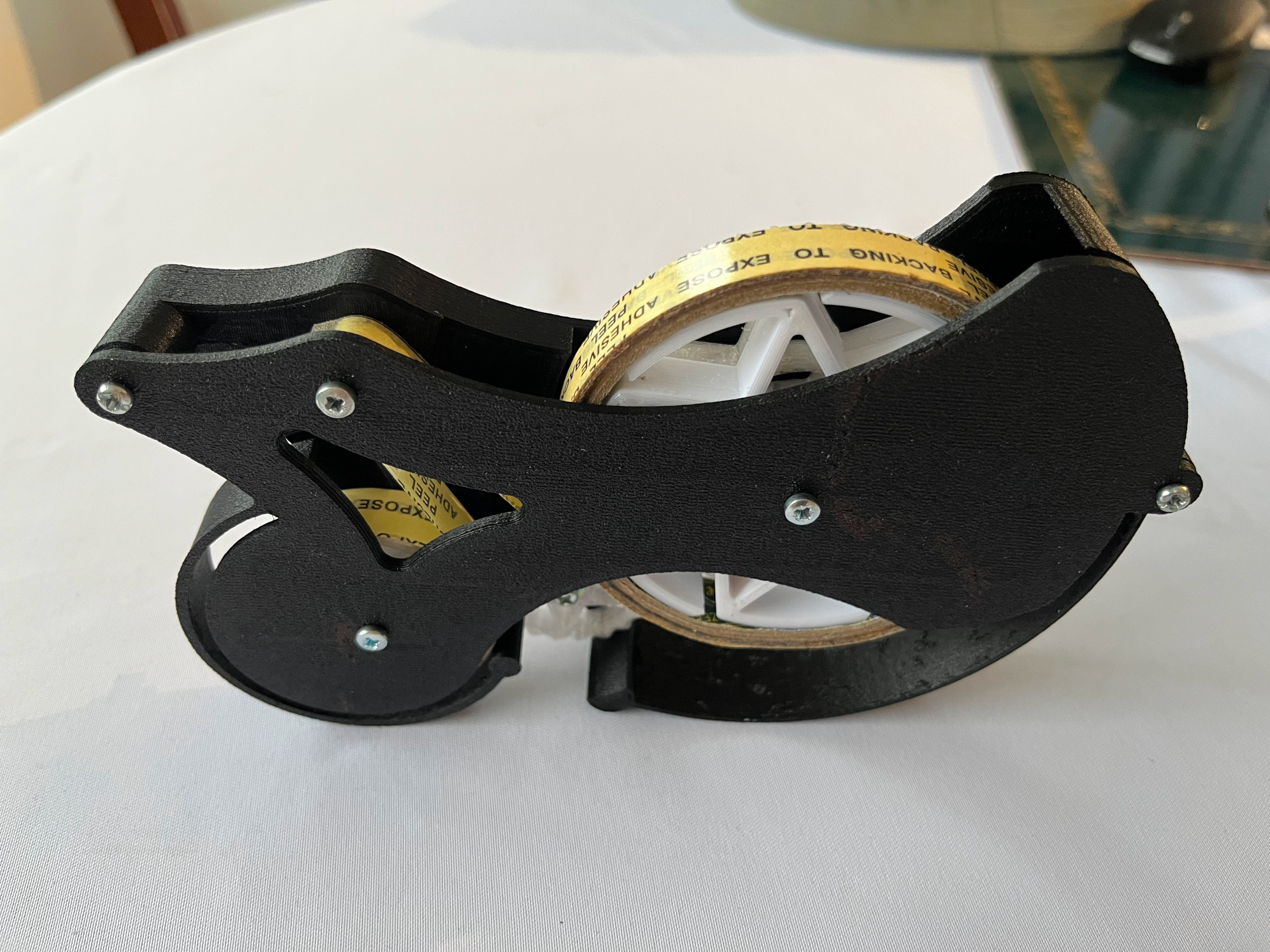 Double-sided tape dispenser