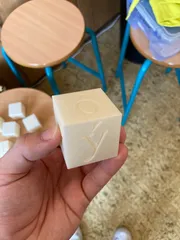 Kostky s písmeny pro skládání slov a příběhů (Letter Cubes for Word and Story Building)