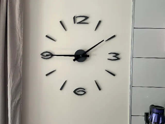 Huge wall mounted clock ( almost 1m diameter )