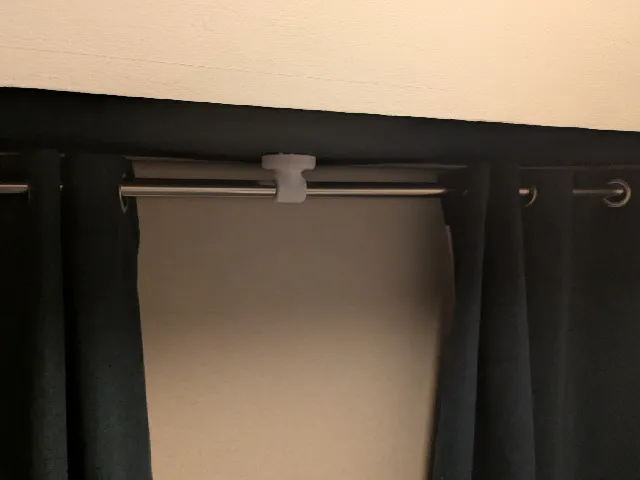 Short bracket for curtain poles in a bay window
