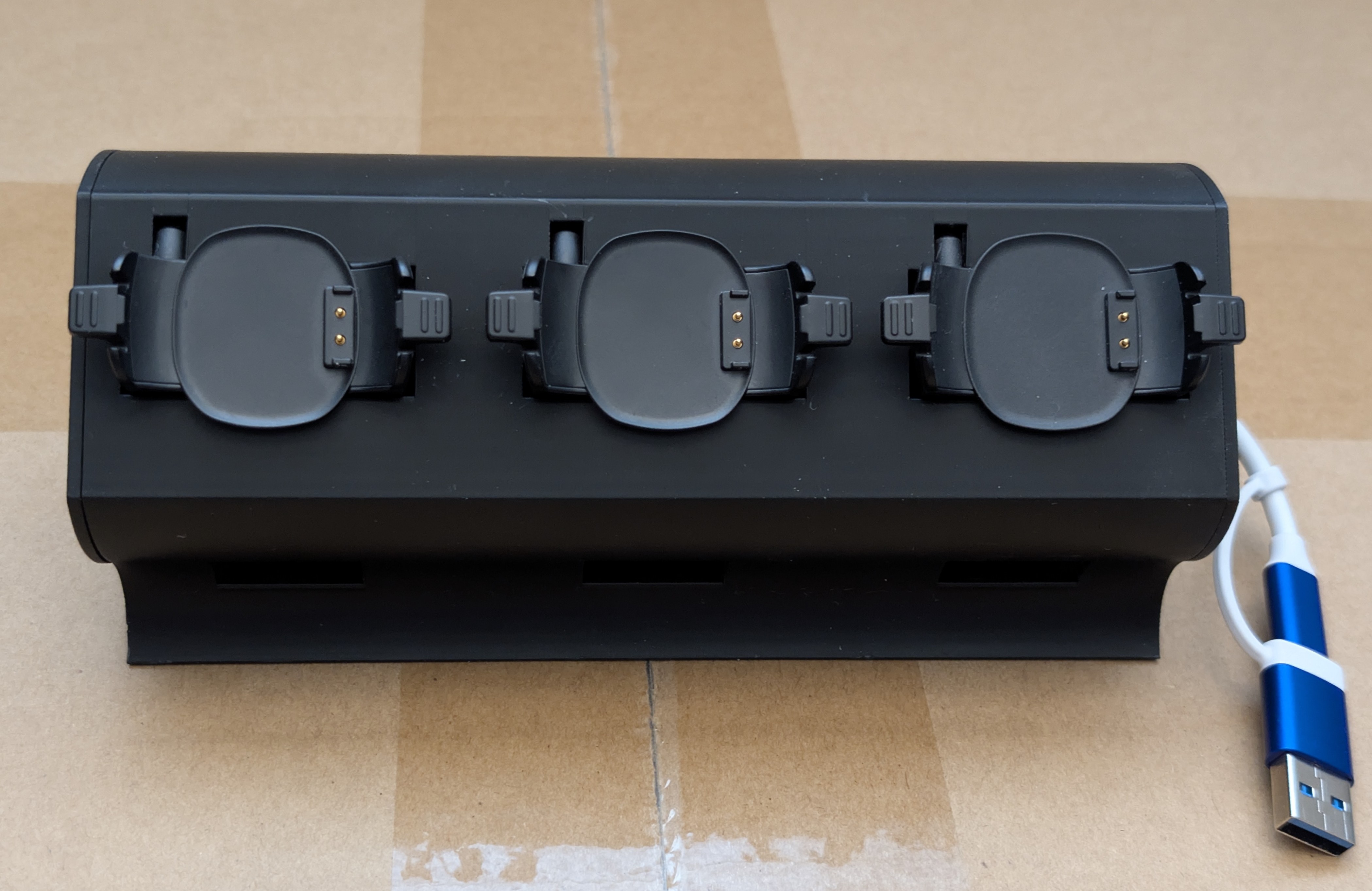 MagicBand+ Docking Station with Protective Shell — thumbnail 4