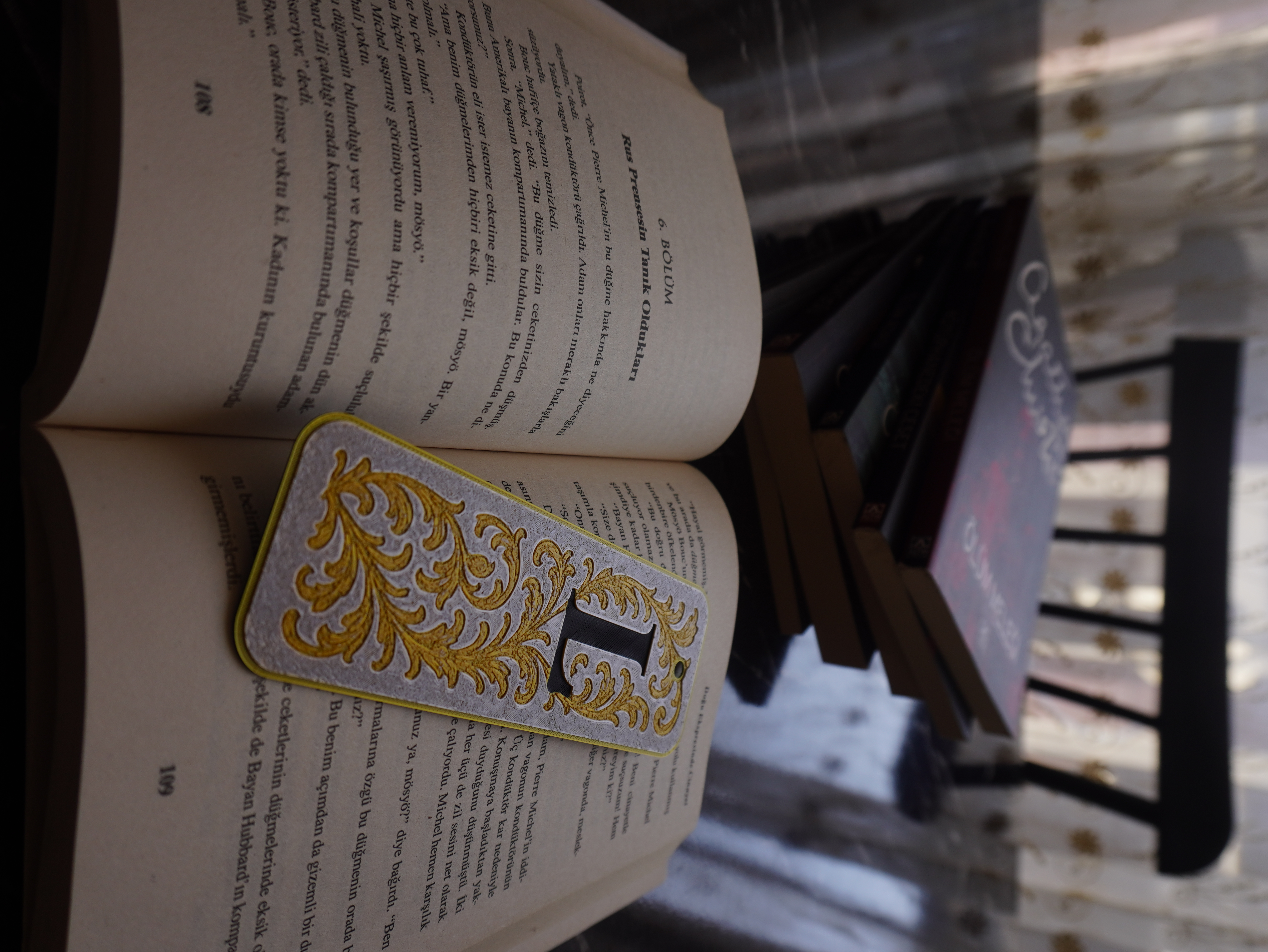 Elegant Monogram Bookmark – Letter L