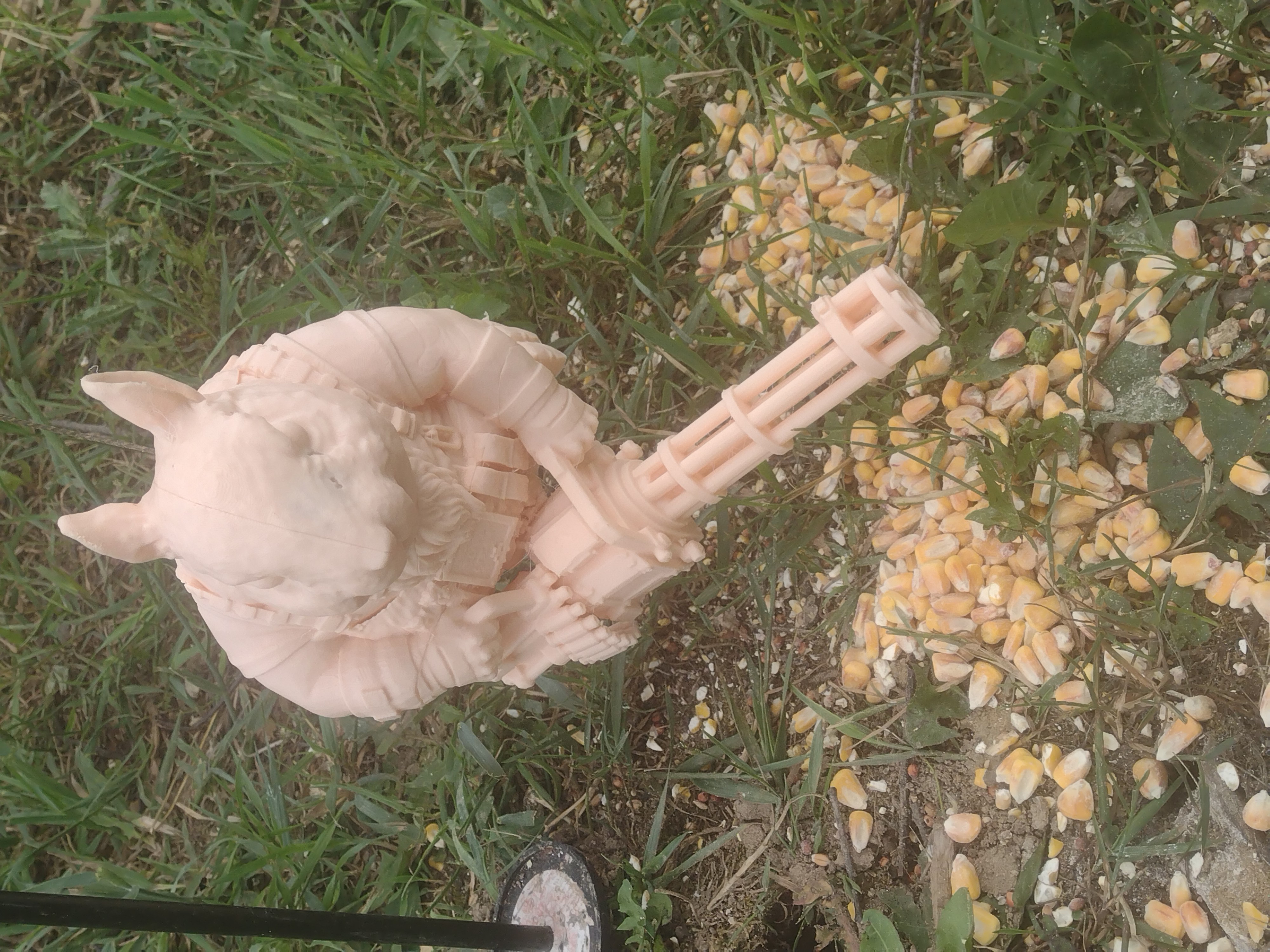 Miniatura 2 do modelo 3D Squirrel Feeder Head with Mini Gun
