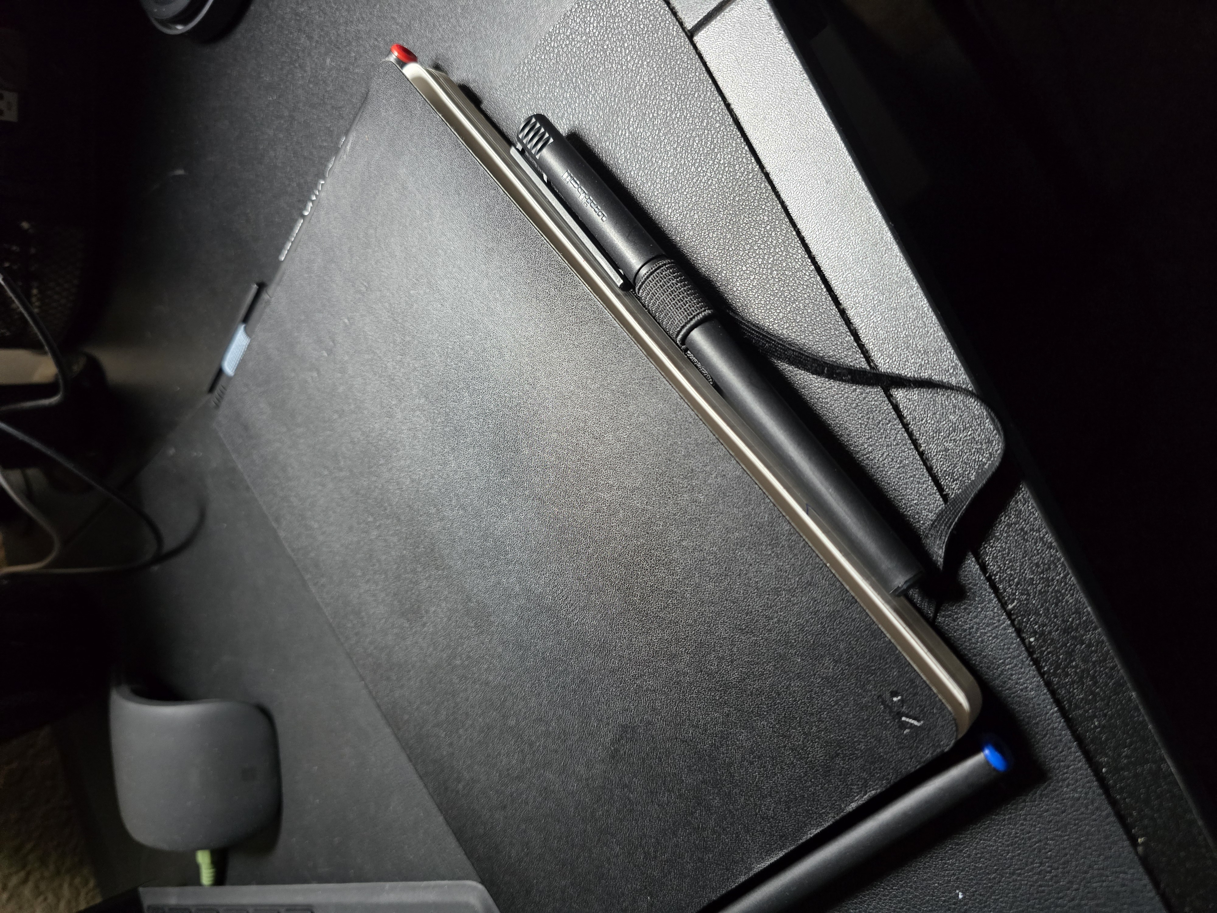Miniatura 4 do modelo 3D A5 Pen Loop Holder