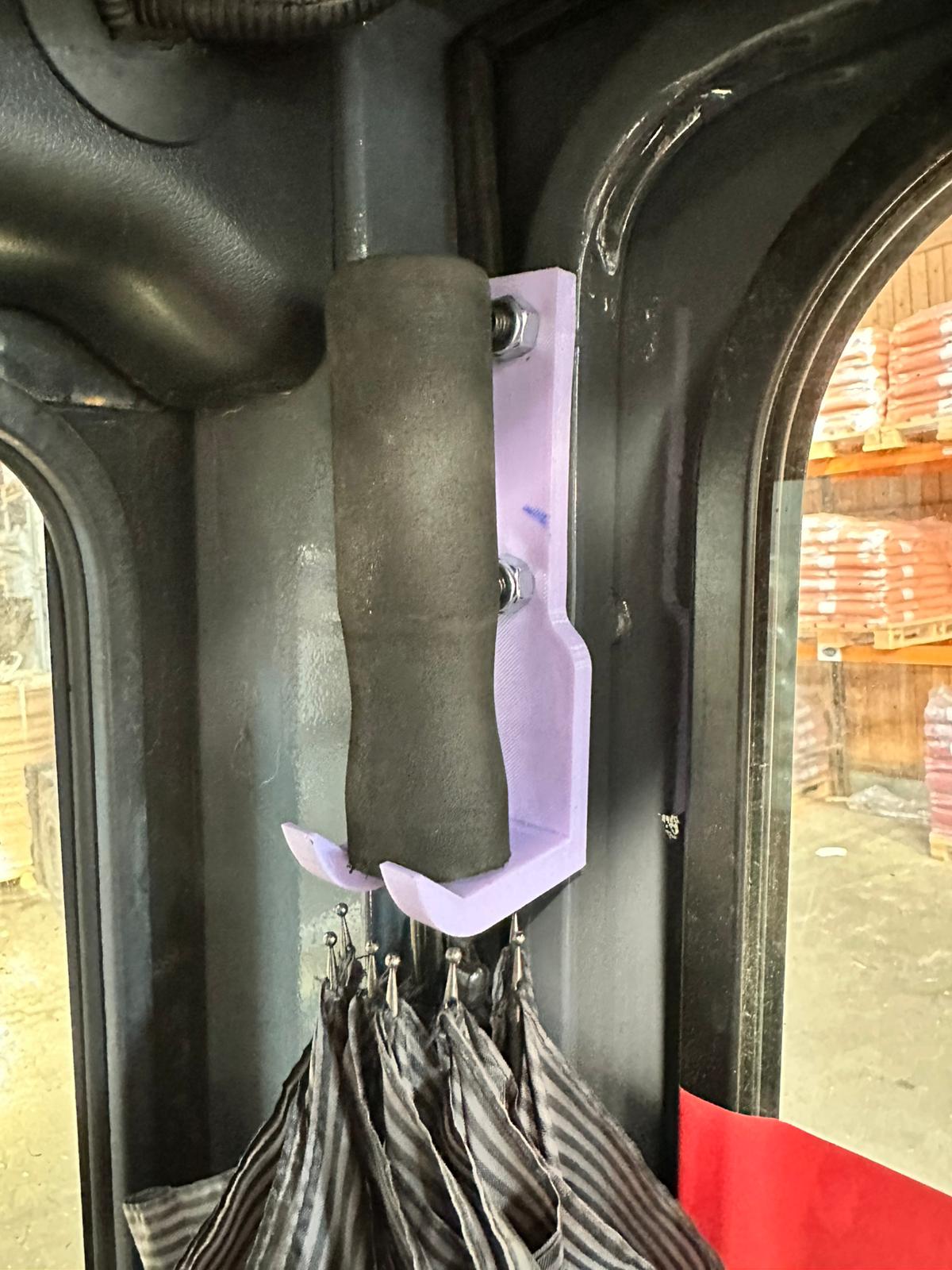 Hanger for smaller Tonero models.
