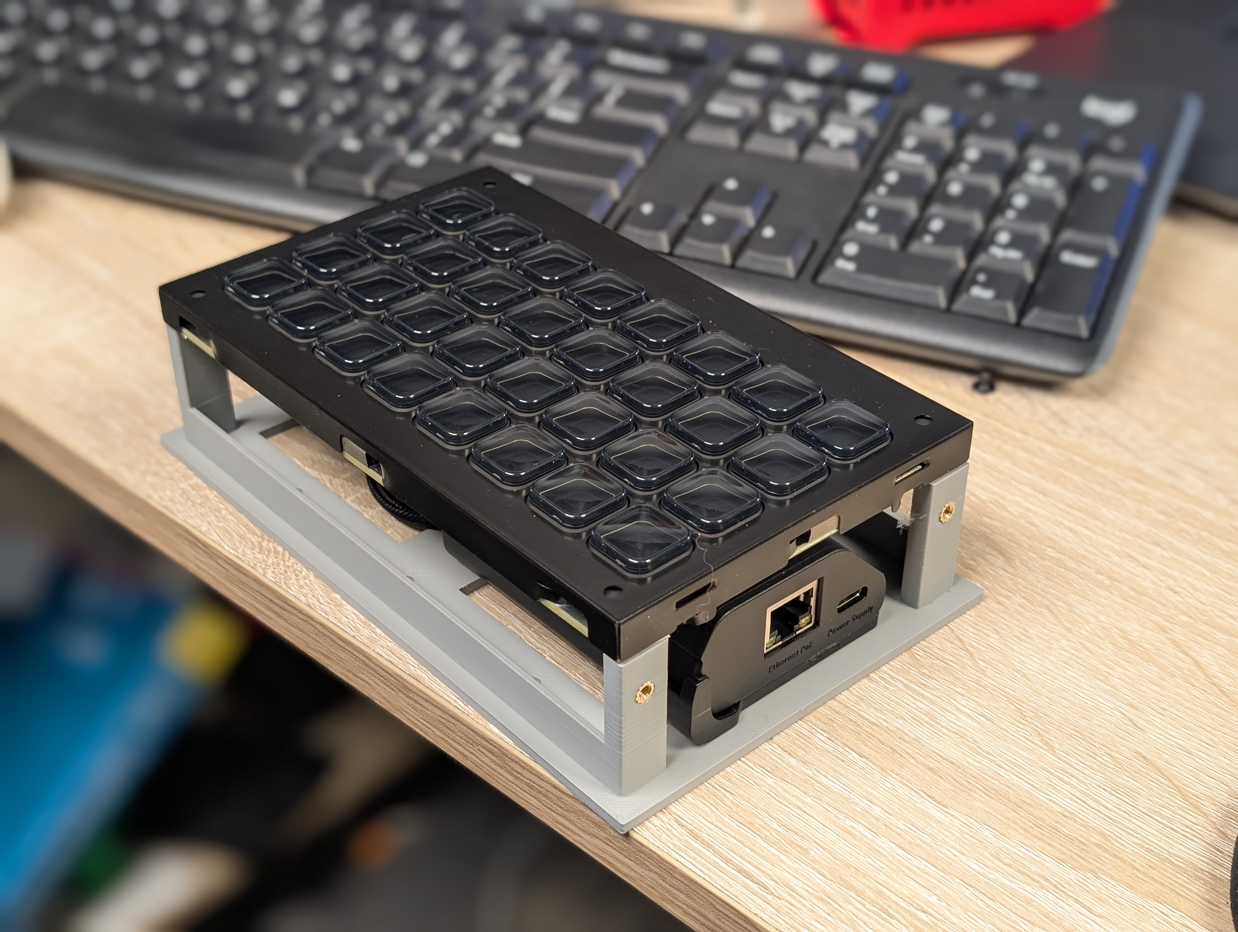 Miniatura 2 do modelo 3D Stream Deck Module 32 Button Wall Mount Box