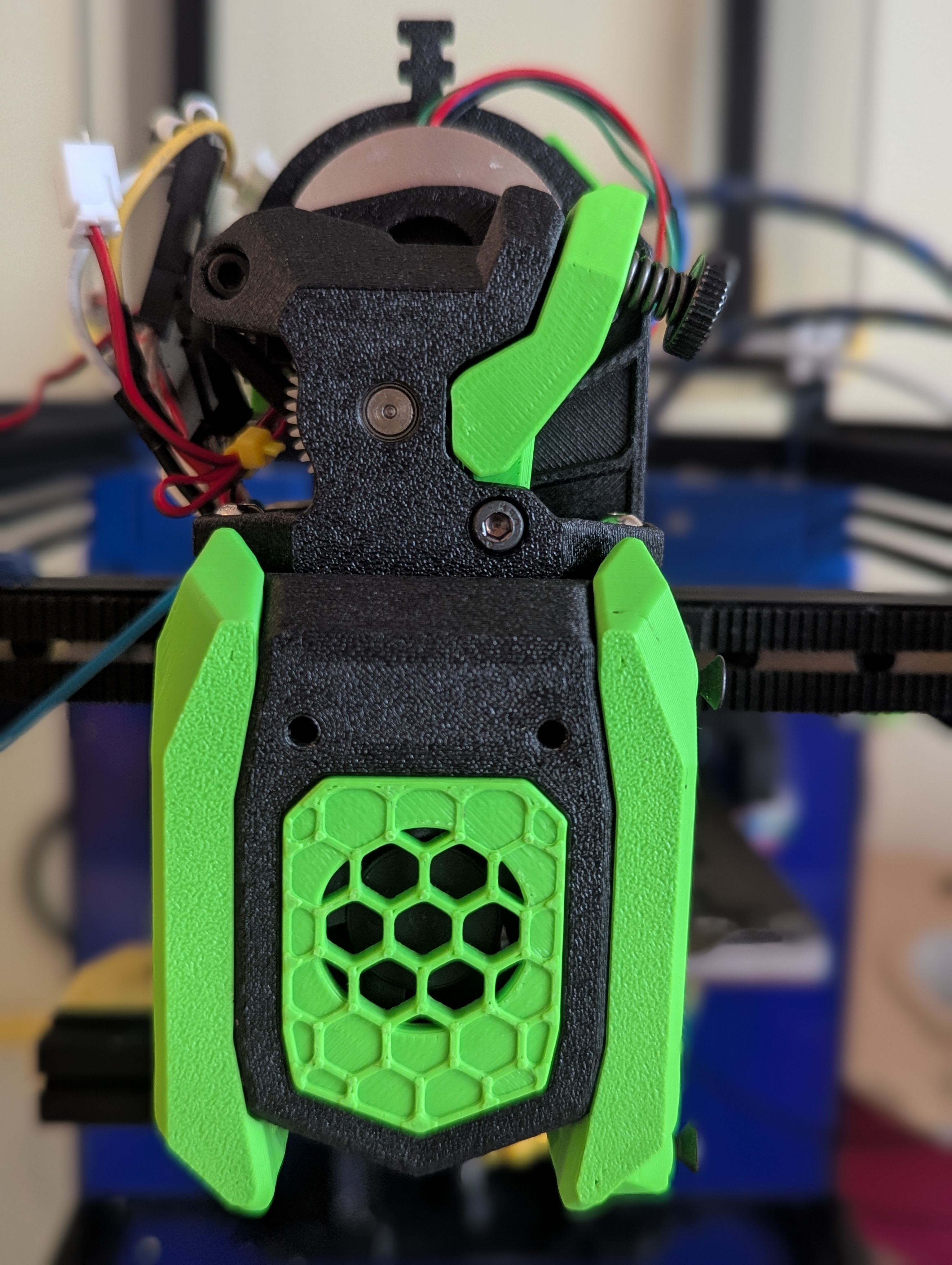 Midwatch extruder