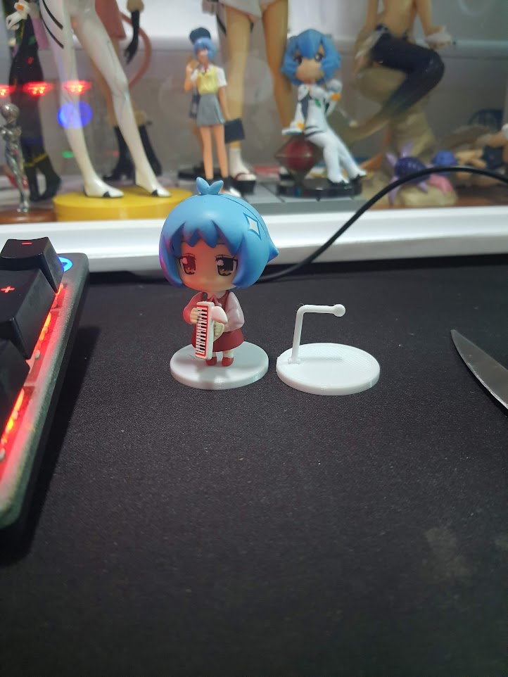 Figurine base: Kindergarten Ayanami Rei playing a Melodica