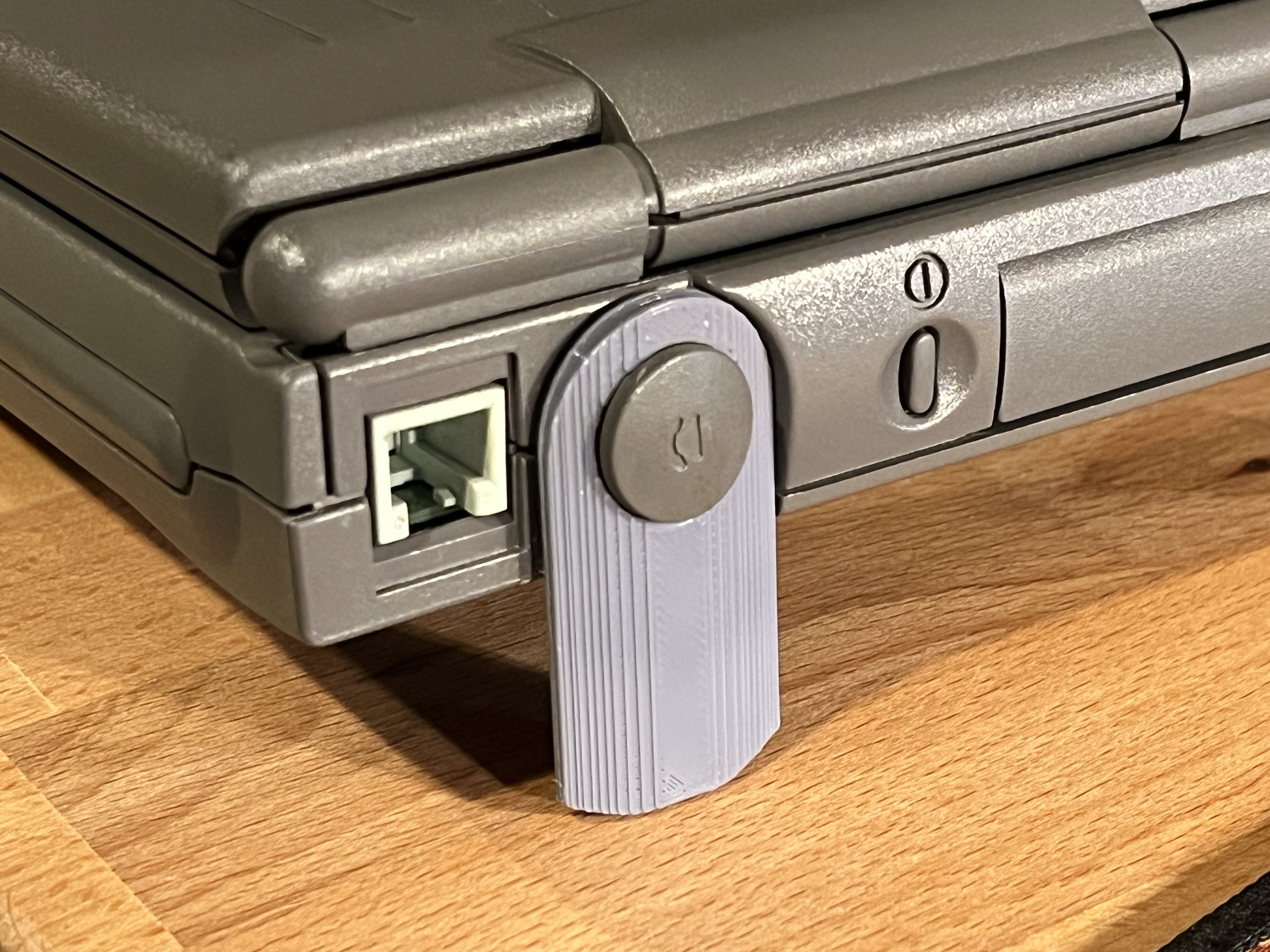 PowerBook Duo 2300c Rear Foot / Port Cover
