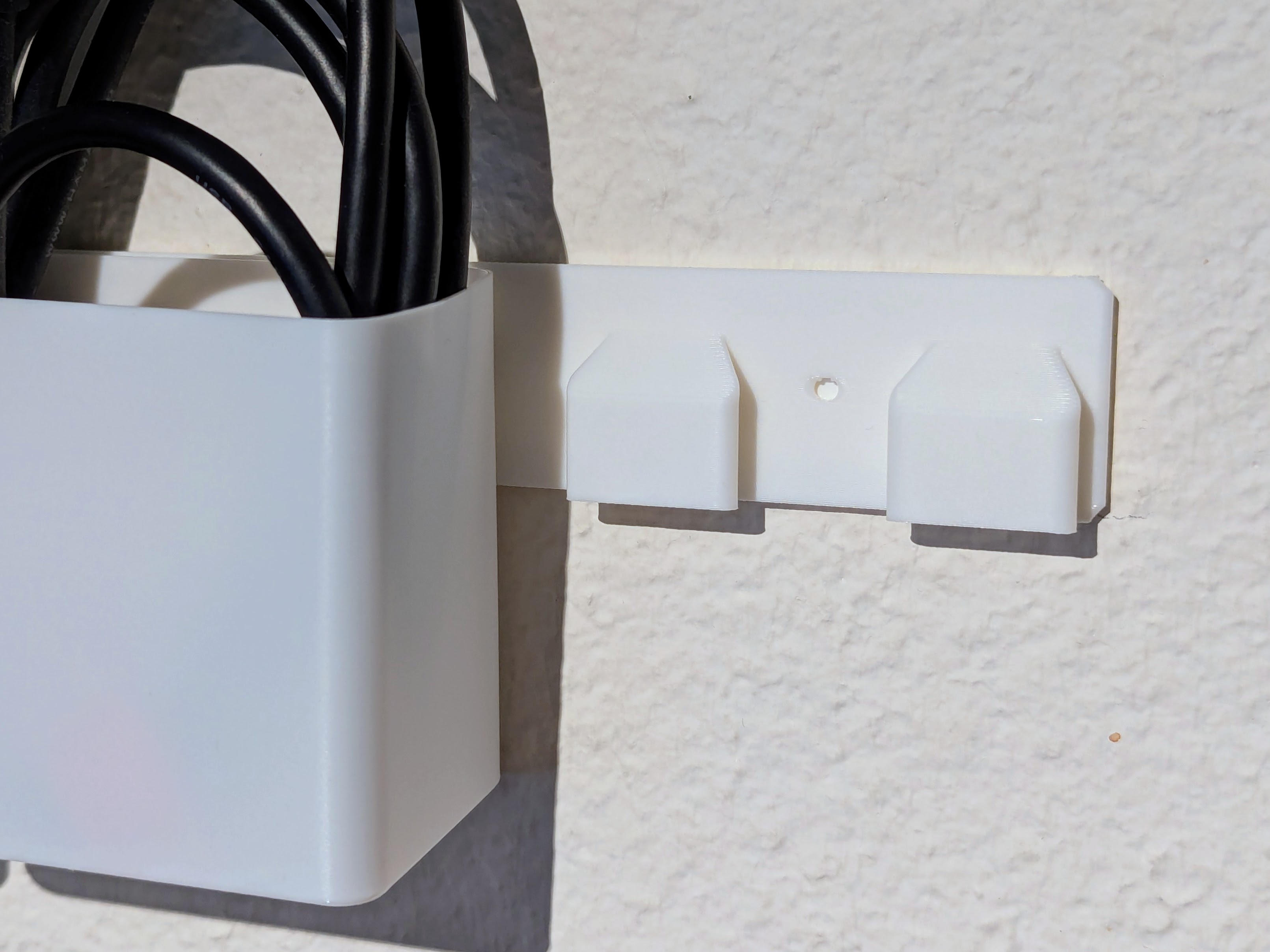 Miniatura 4 do modelo 3D Modular Wall-Mounted Cable Organizer