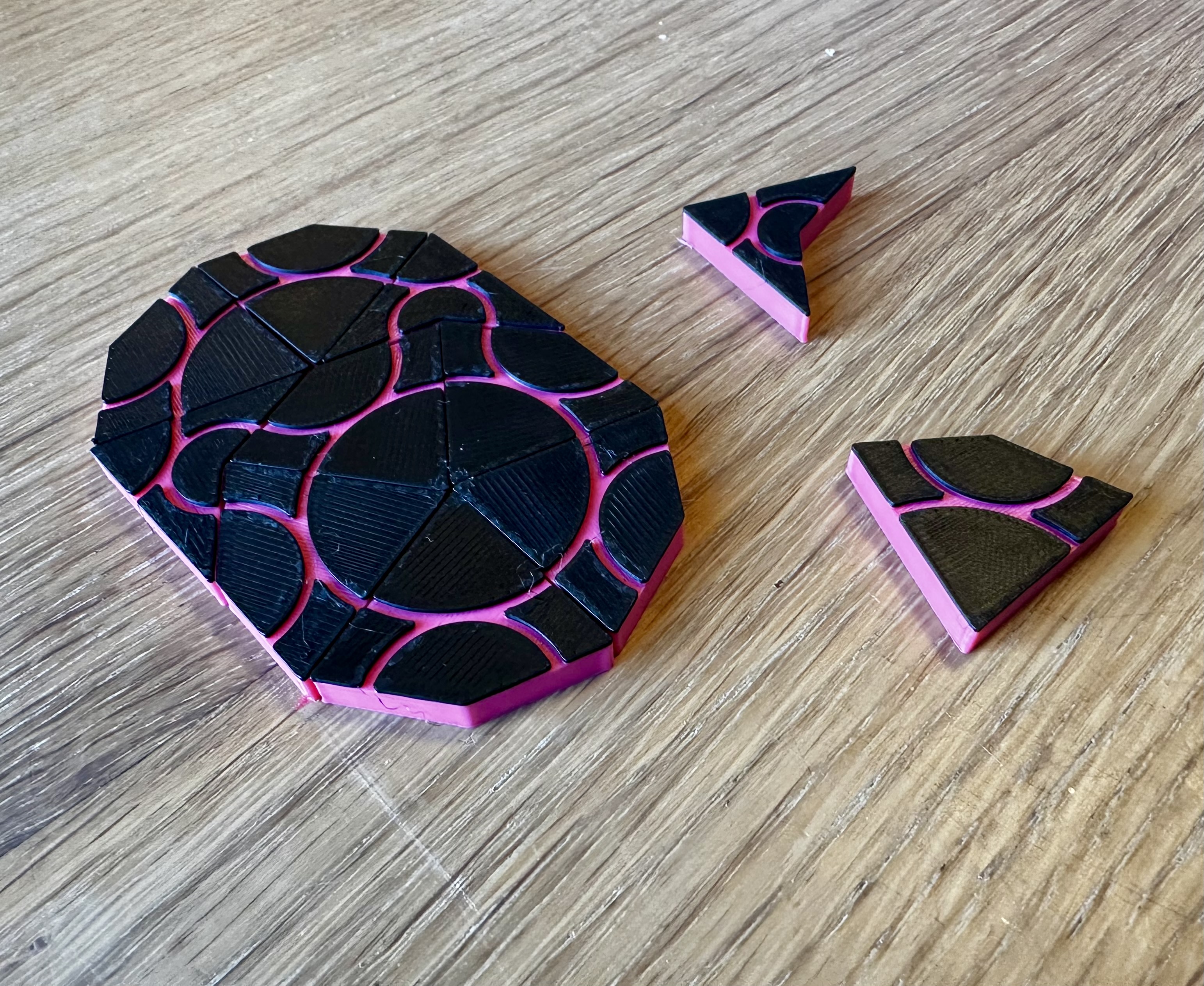 Penrose Tiling Desk Toy