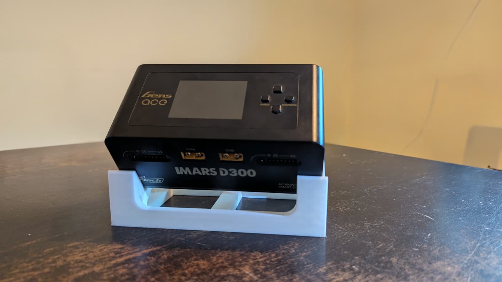 Gens Ace iMars D300 / Dual Charger Angled Stand
