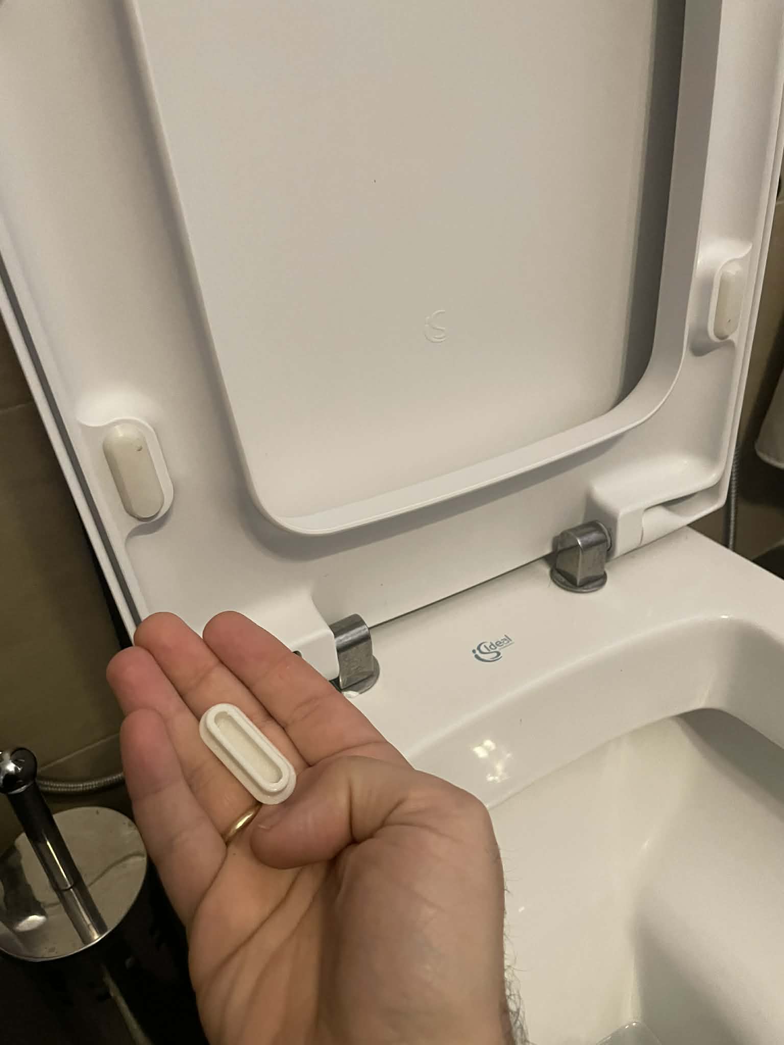 Soft close for toilet lid
